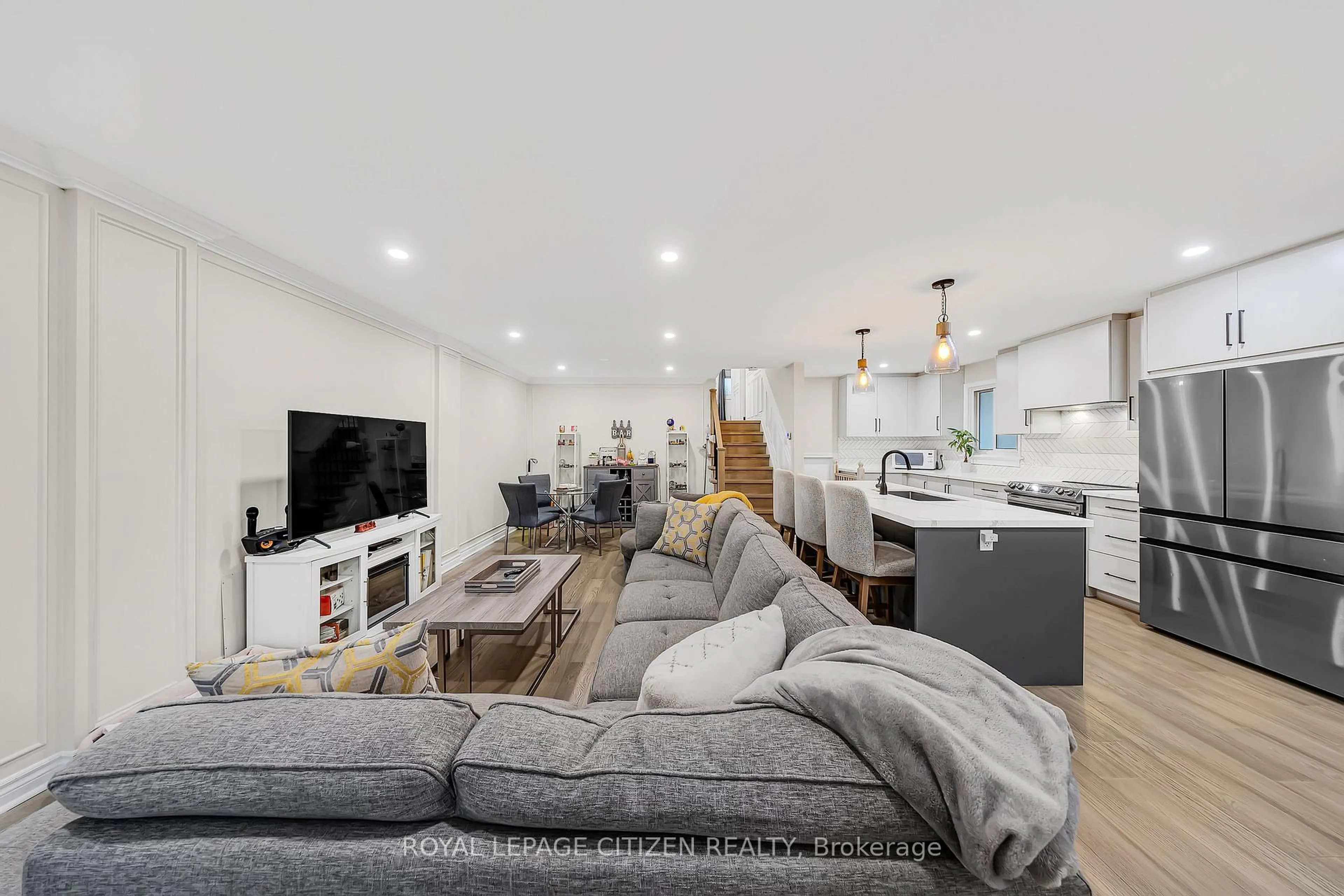 Open concept kitchen, unknown for 2389 Cobbinshaw Circ, Mississauga Ontario L5N 2G2