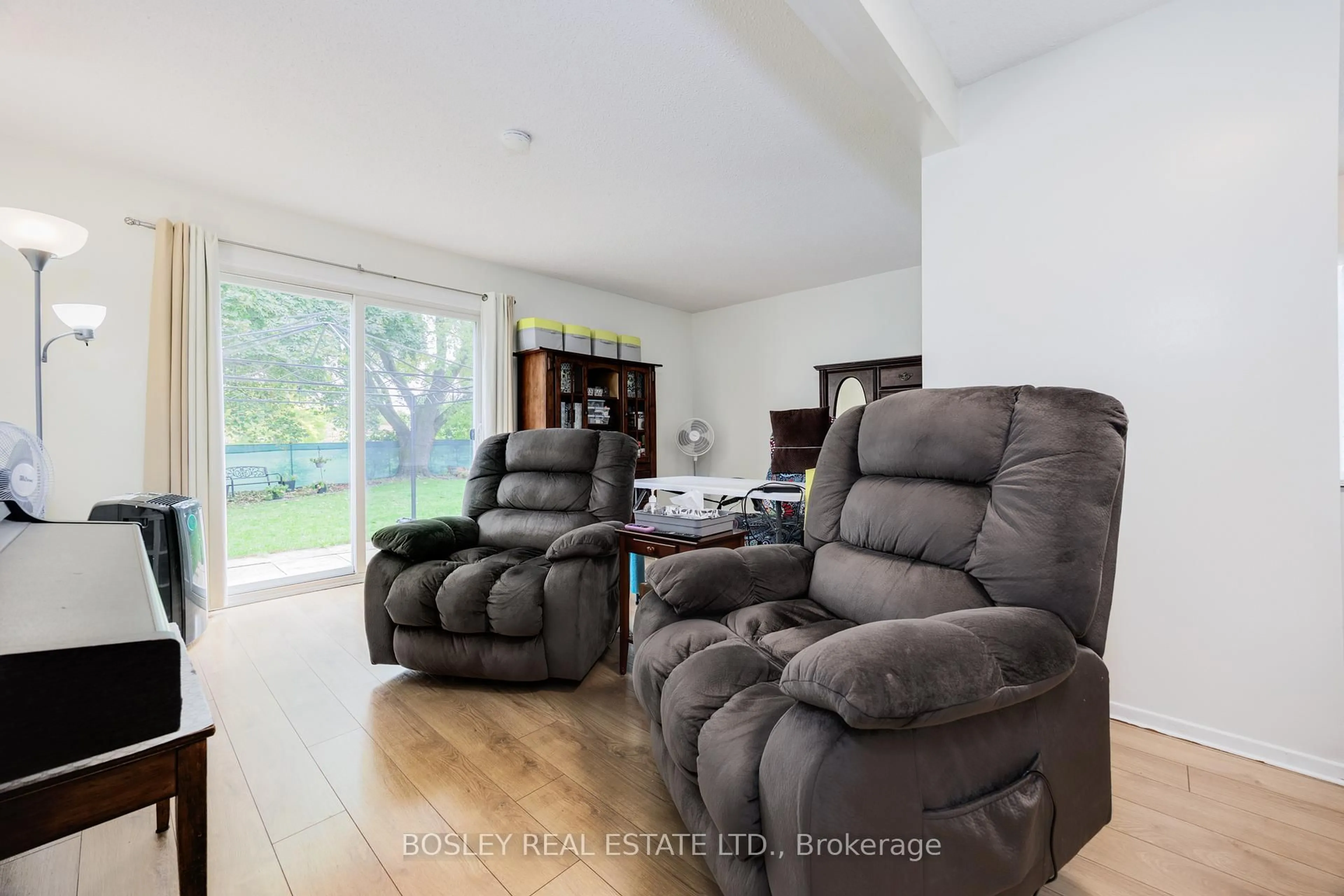 Living room with furniture, unknown for 16 Grand River Crt, Brampton Ontario L6S 2J8