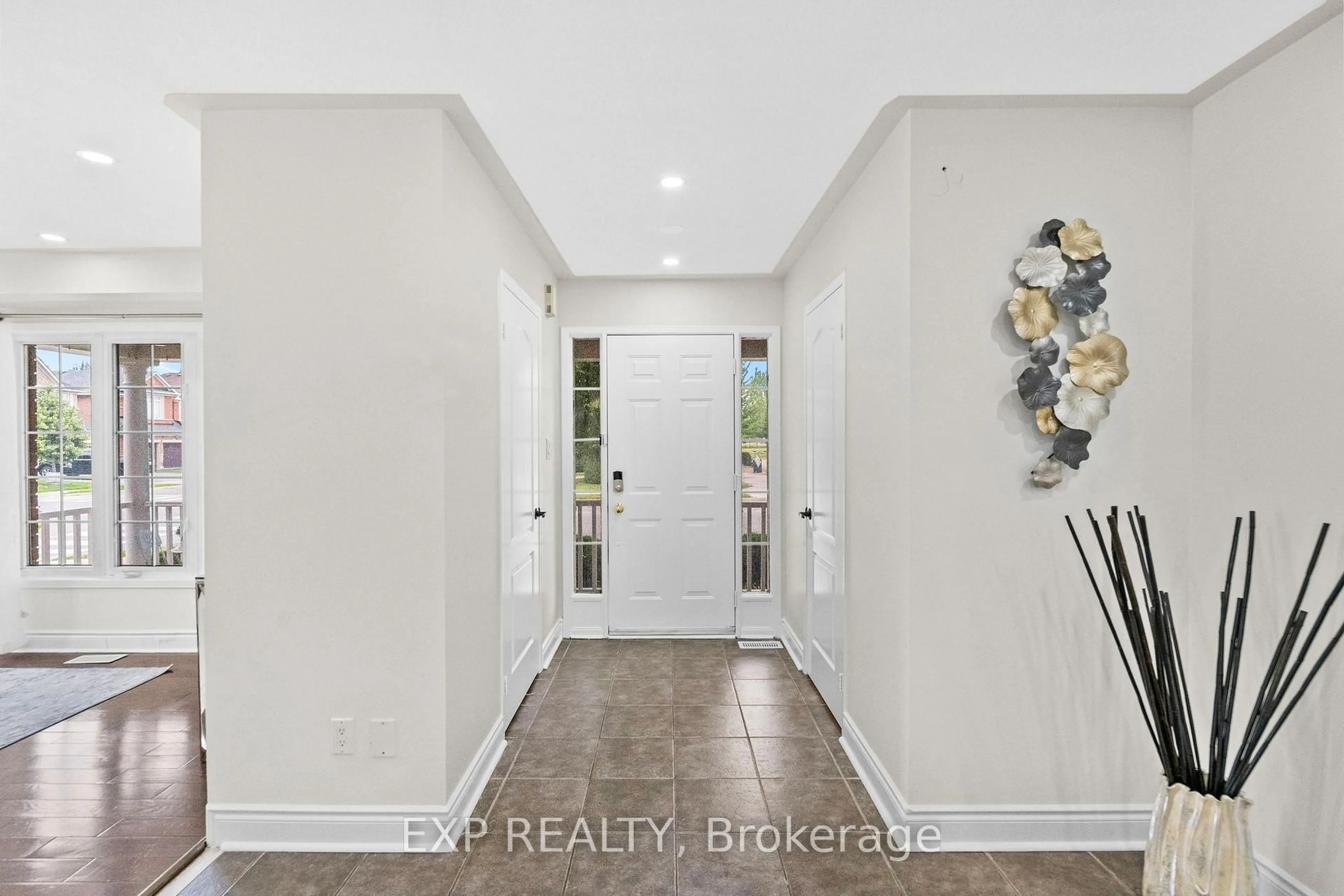 Indoor entryway for 347 Brisdale Dr, Brampton Ontario L7A 3M6