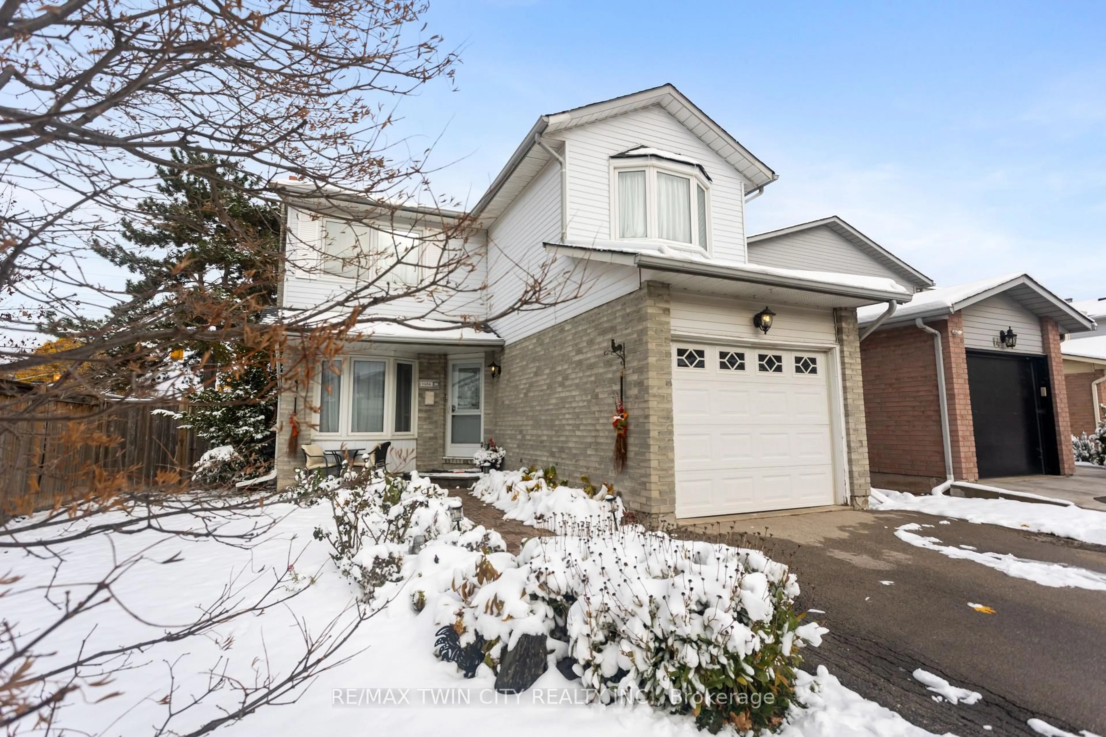 Home with brick exterior material, street for 1486 Reynolds Ave, Burlington Ontario L7M 3C1