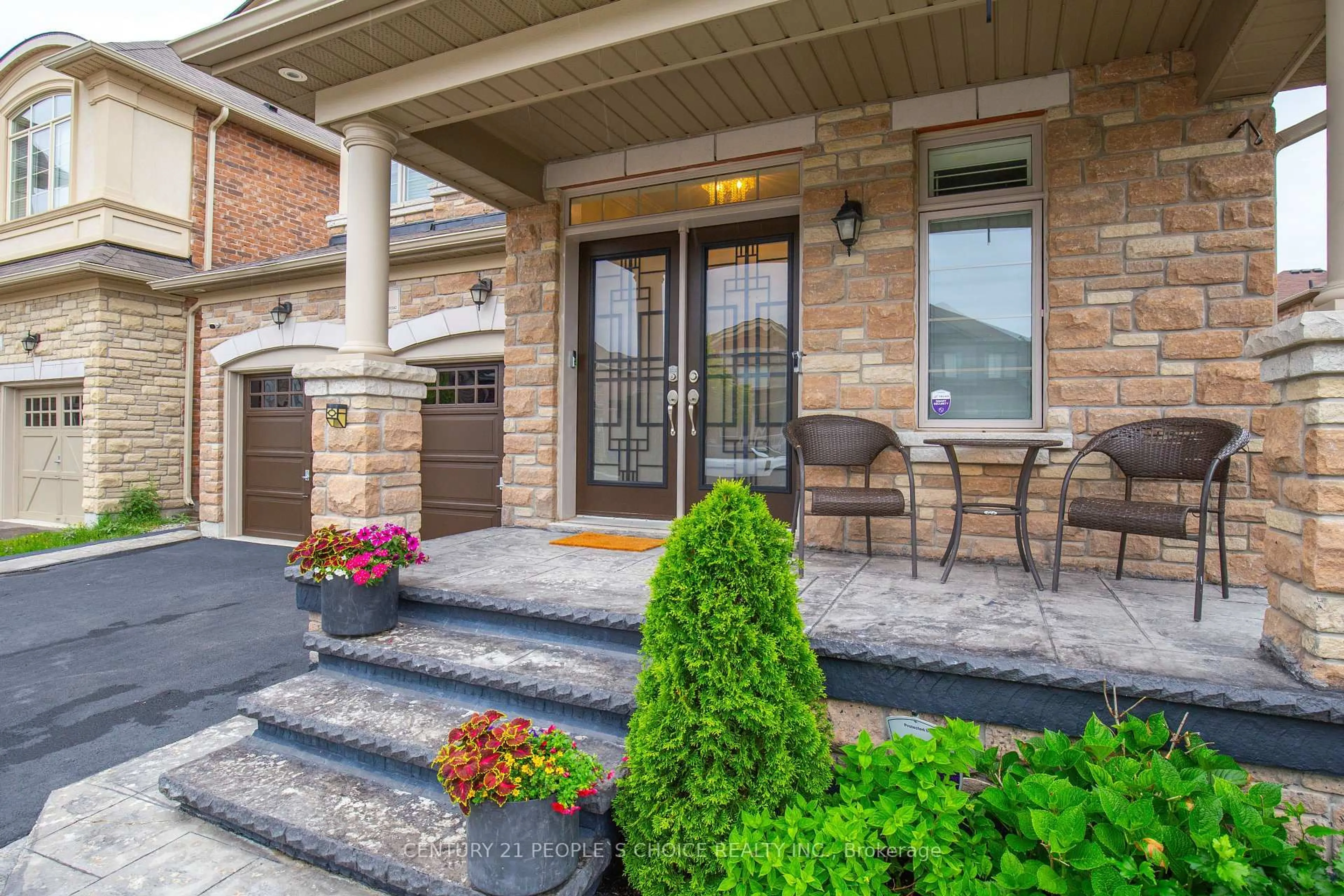 Patio, street for 240 Etheridge Ave, Milton Ontario L9E 1H6