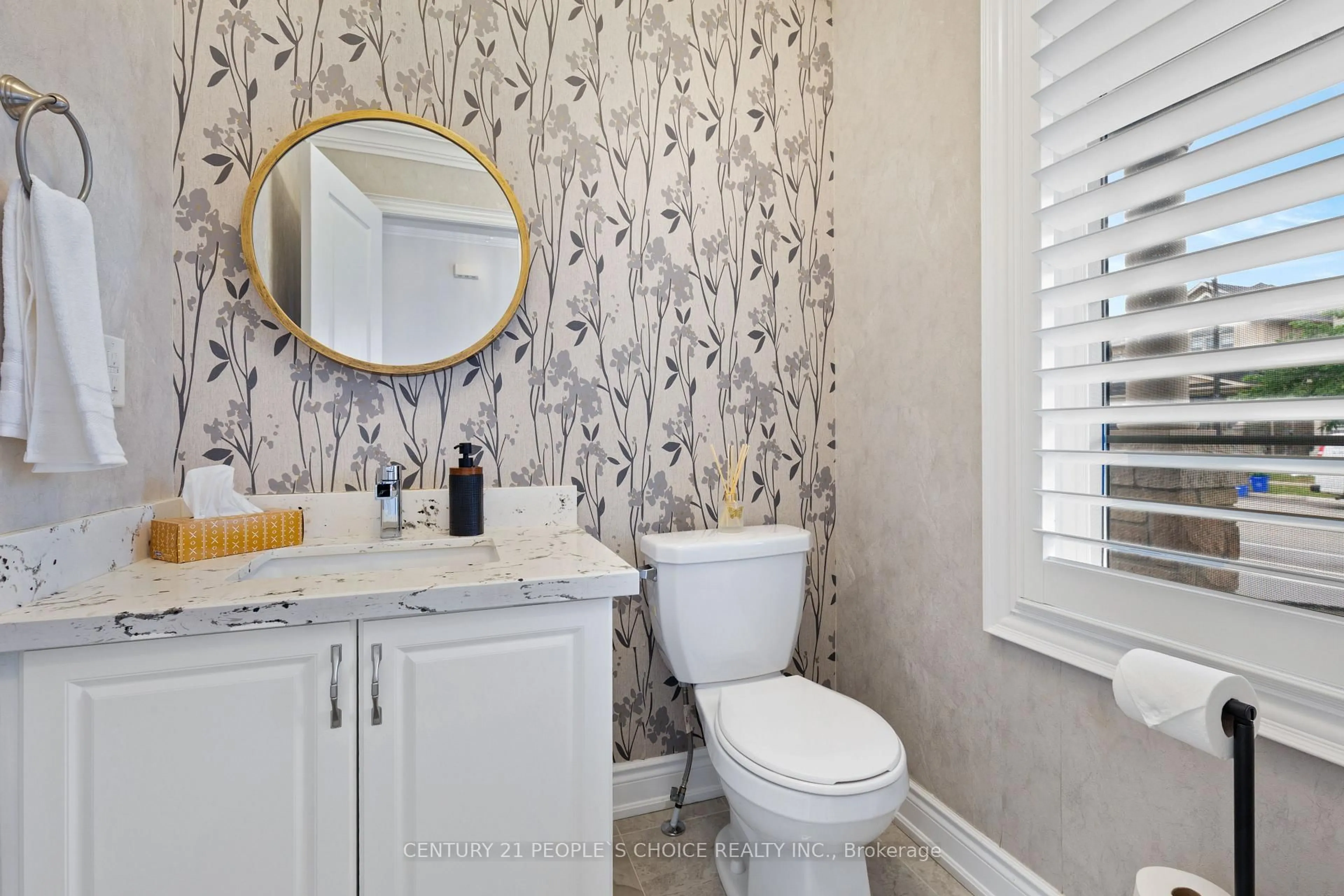 Standard bathroom, ceramic/tile floor for 240 Etheridge Ave, Milton Ontario L9E 1H6