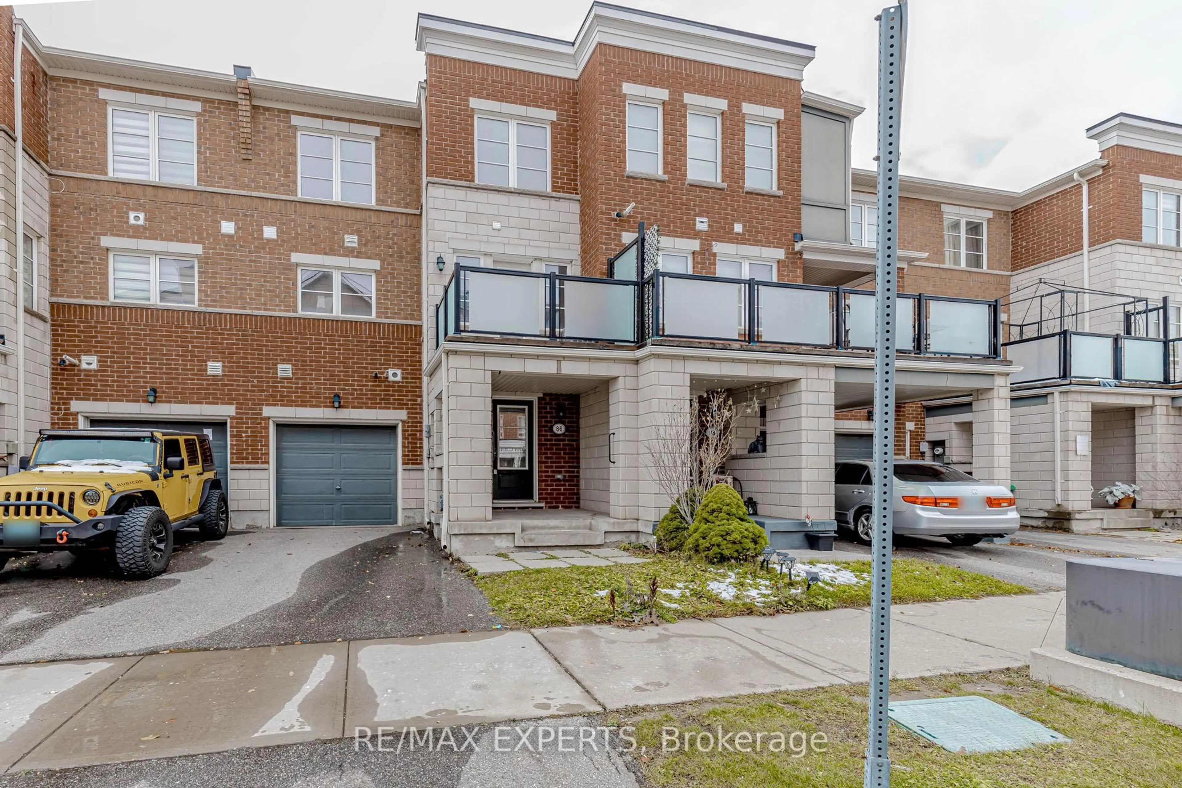 Home with brick exterior material, street for 86 Baycliffe Cres #27, Brampton Ontario L7A 3Z3