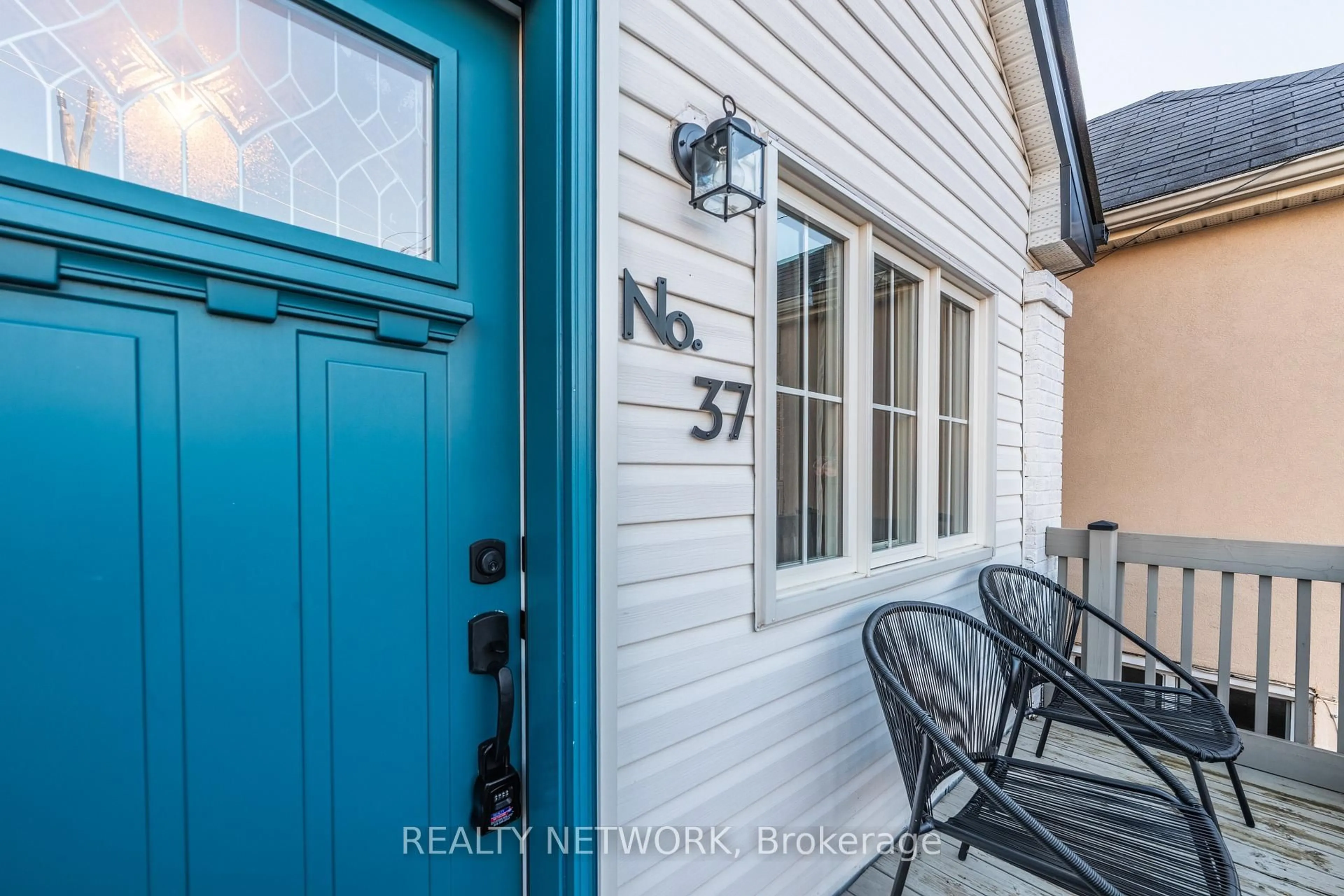 Indoor entryway for 37 Florence Cres, Toronto Ontario M6N 4E6