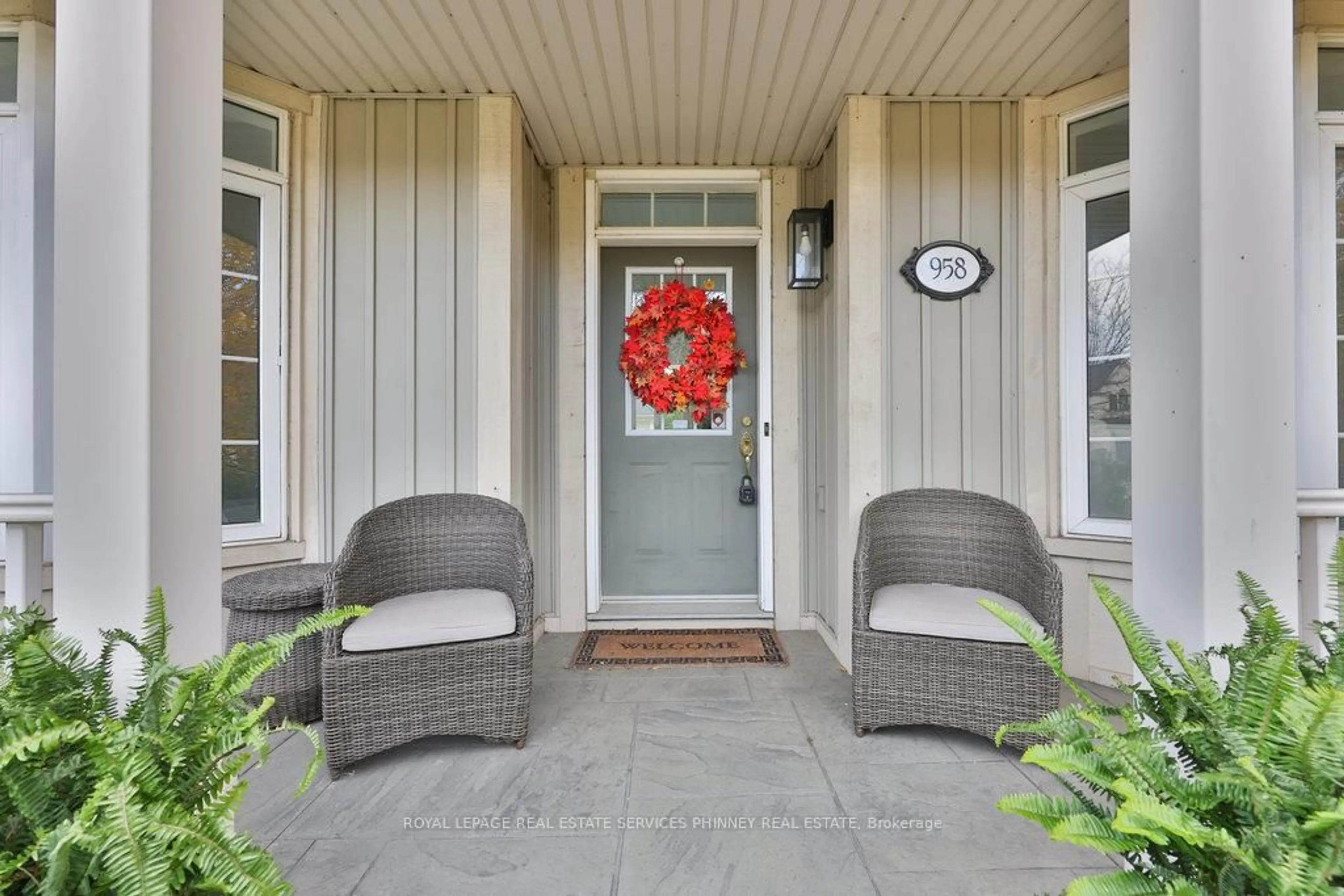 Indoor entryway for 958 Irish Moss Rd, Mississauga Ontario L5W 1W5
