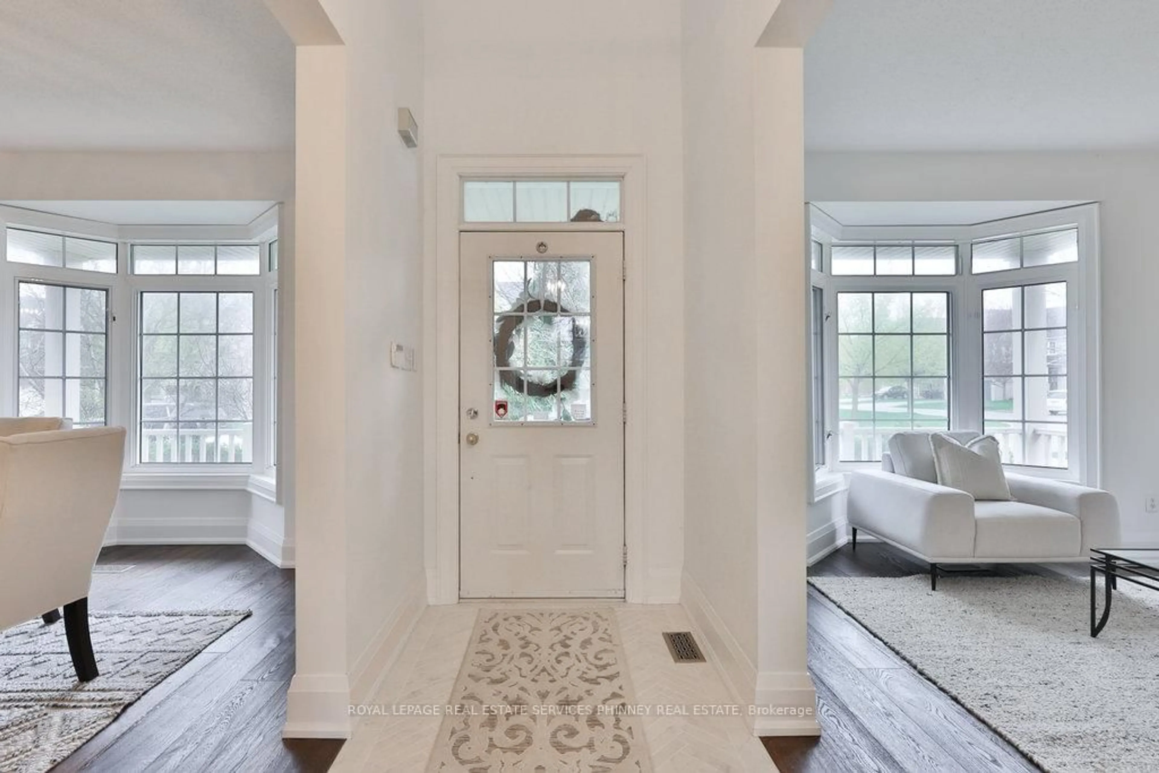 Indoor entryway for 958 Irish Moss Rd, Mississauga Ontario L5W 1W5