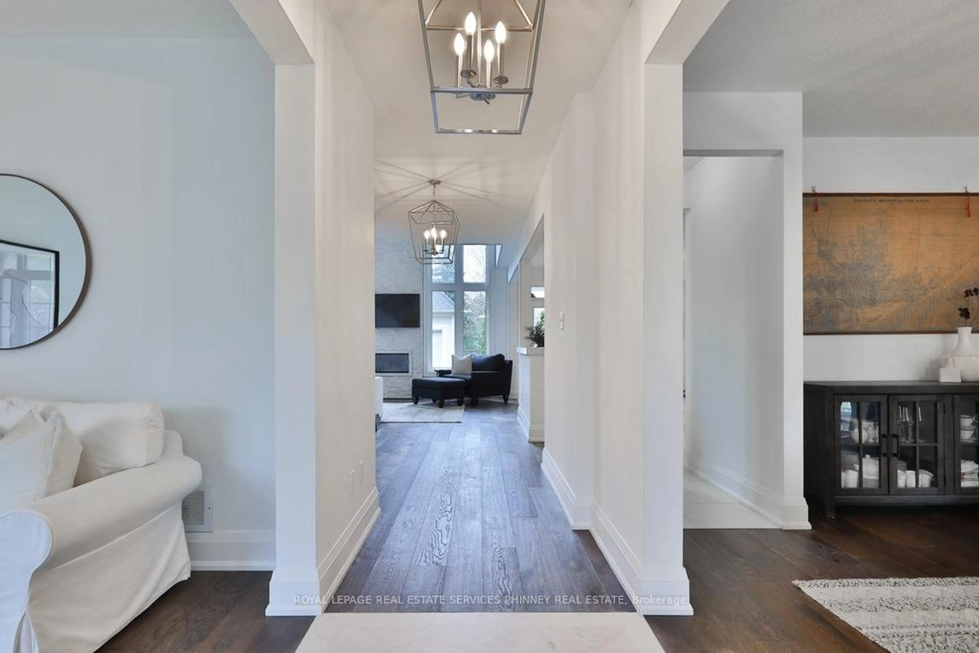 Indoor entryway for 958 Irish Moss Rd, Mississauga Ontario L5W 1W5