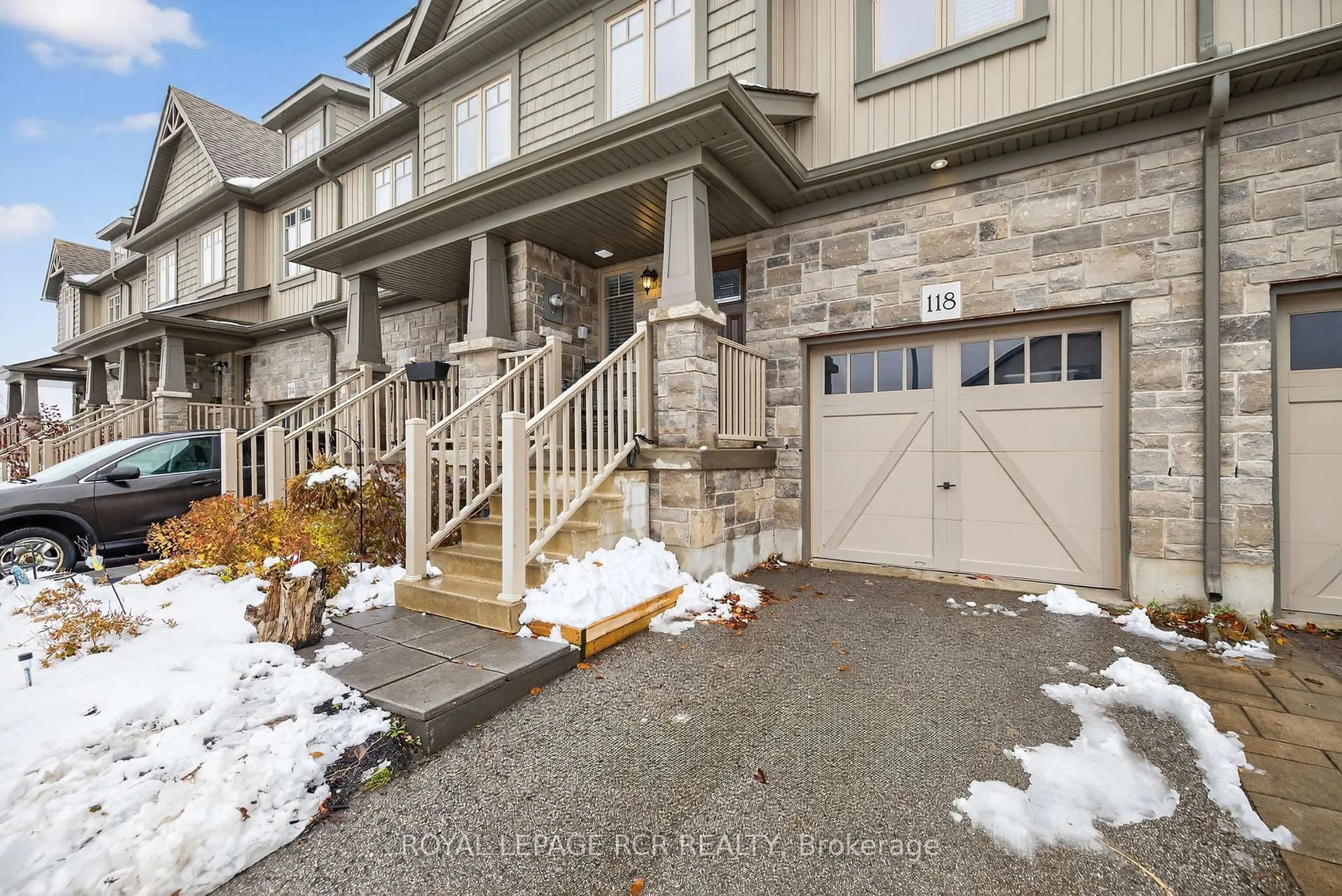 Indoor entryway for 118 Parkinson Cres, Orangeville Ontario L9W 6X3