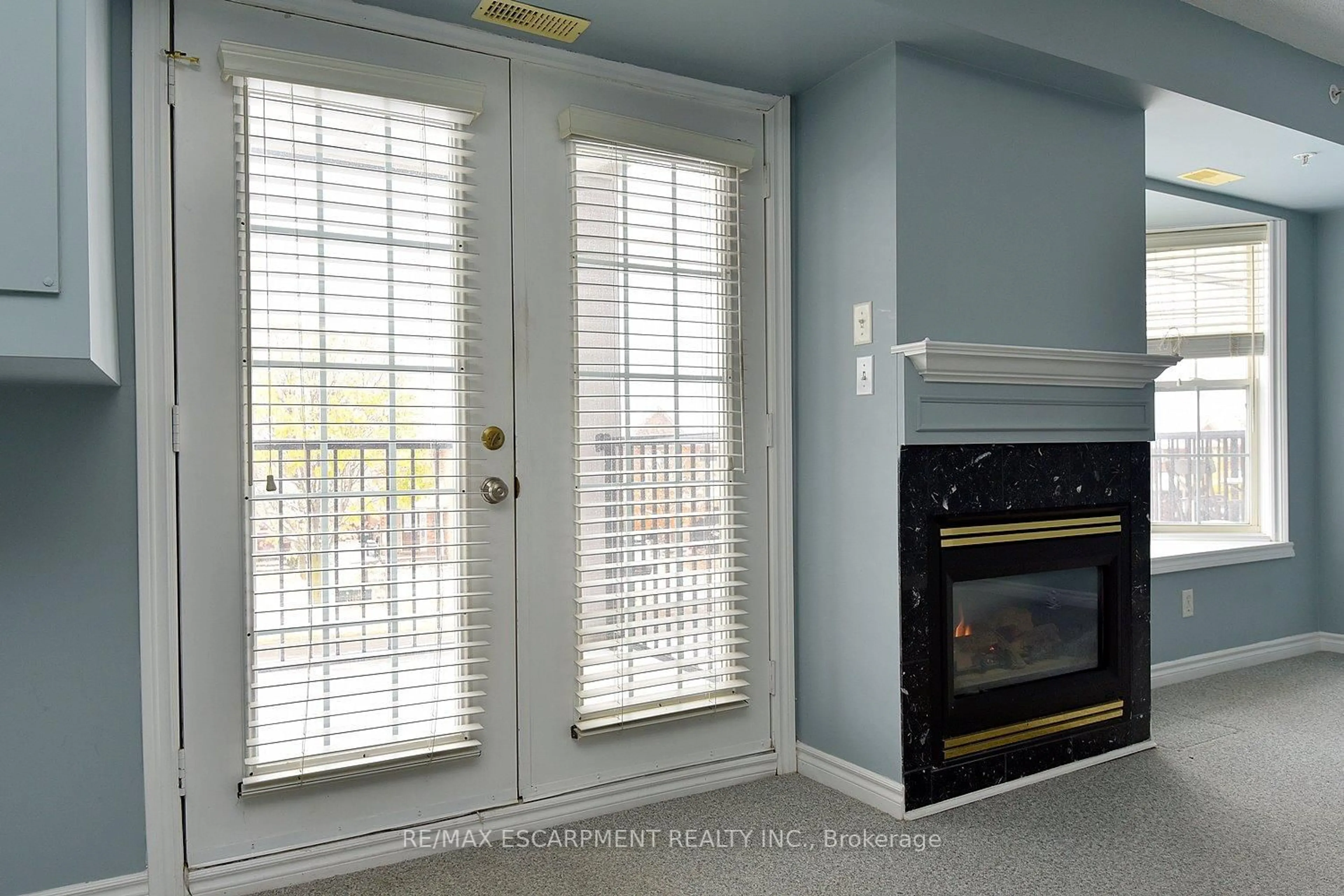 Indoor entryway for 1421 Walkers Line #203, Burlington Ontario L7M 4P4