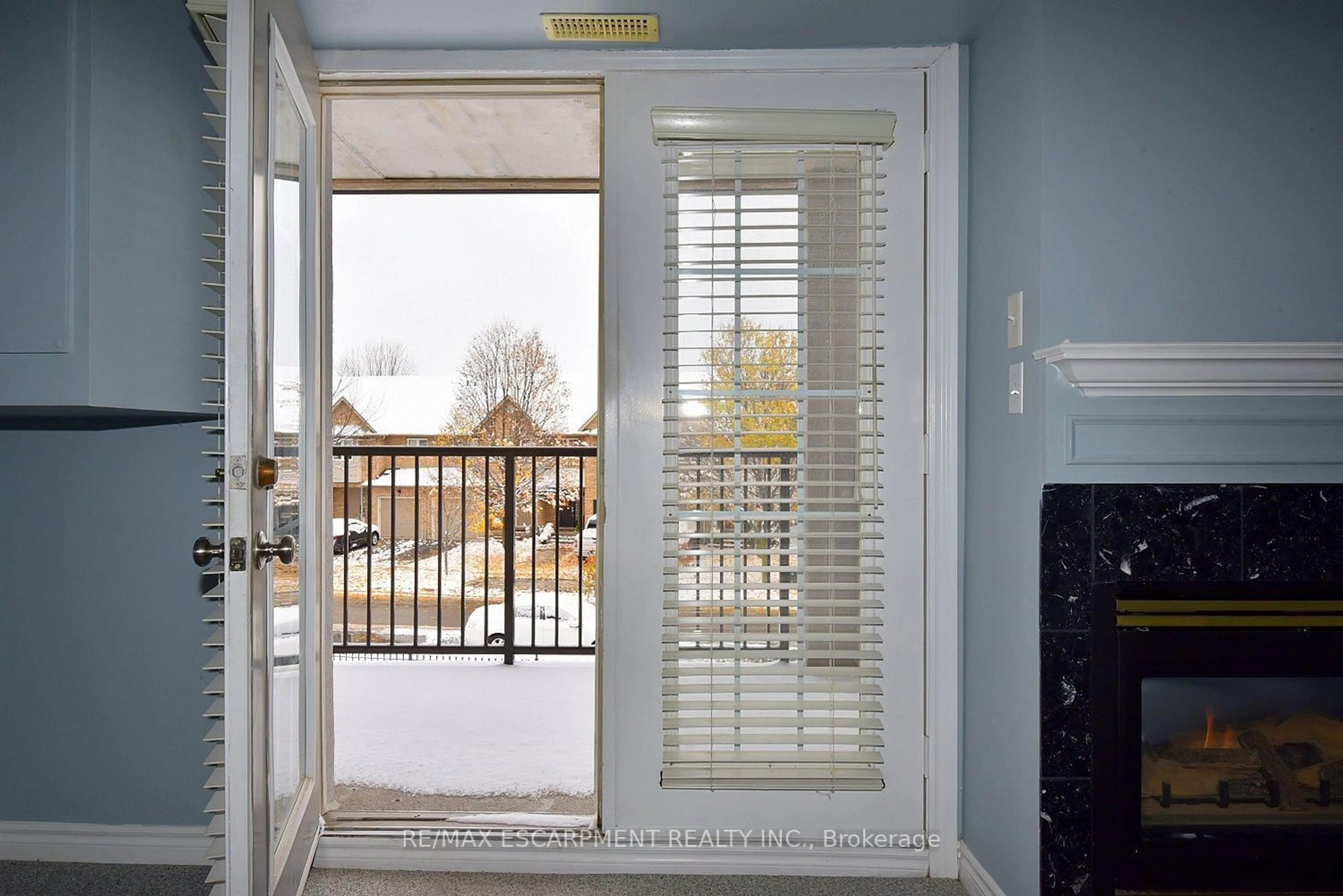 Indoor entryway for 1421 Walkers Line #203, Burlington Ontario L7M 4P4