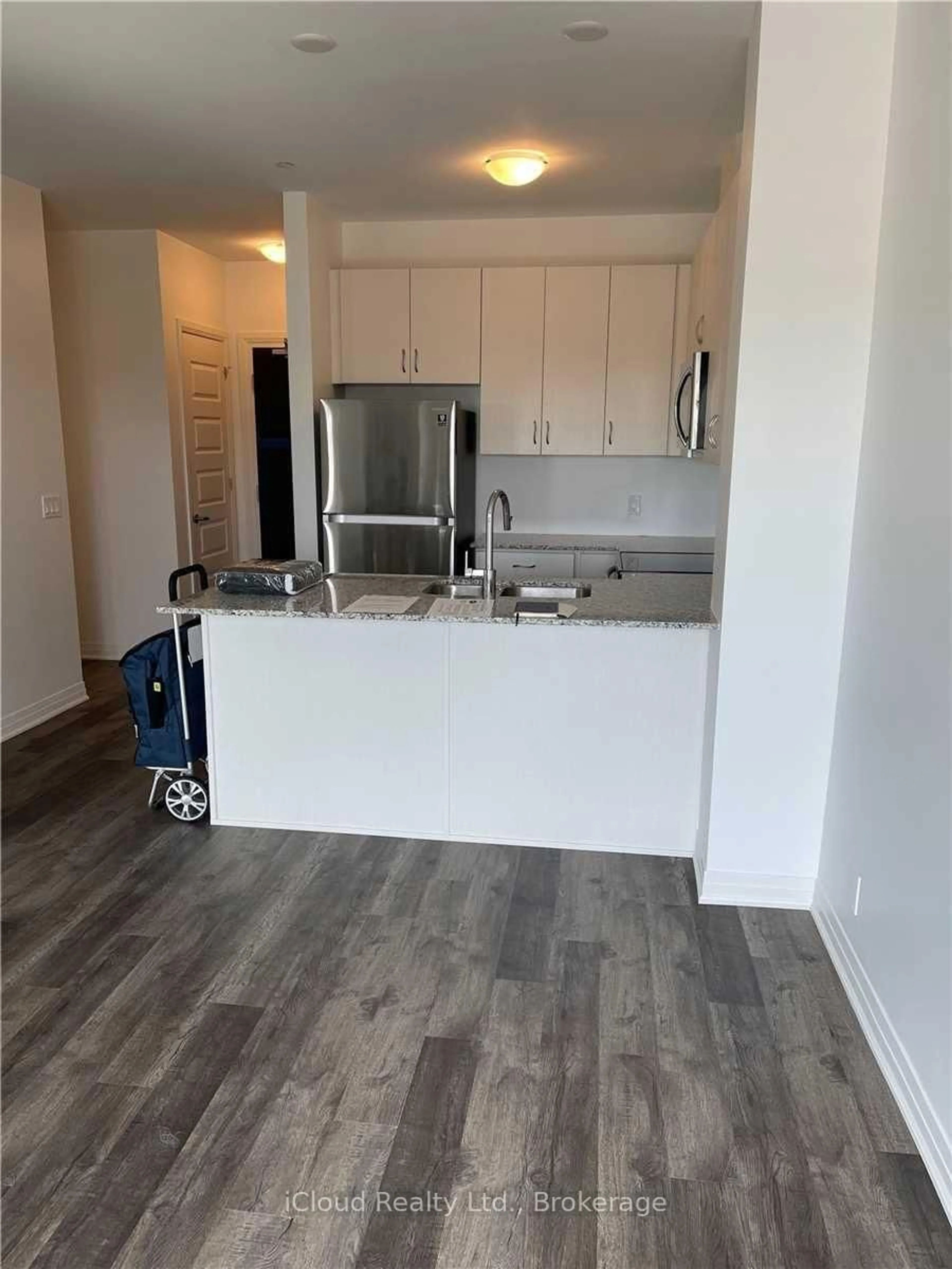 Unknown for 102 Grovewood Common Dr #320, Oakville Ontario L6H 0X2