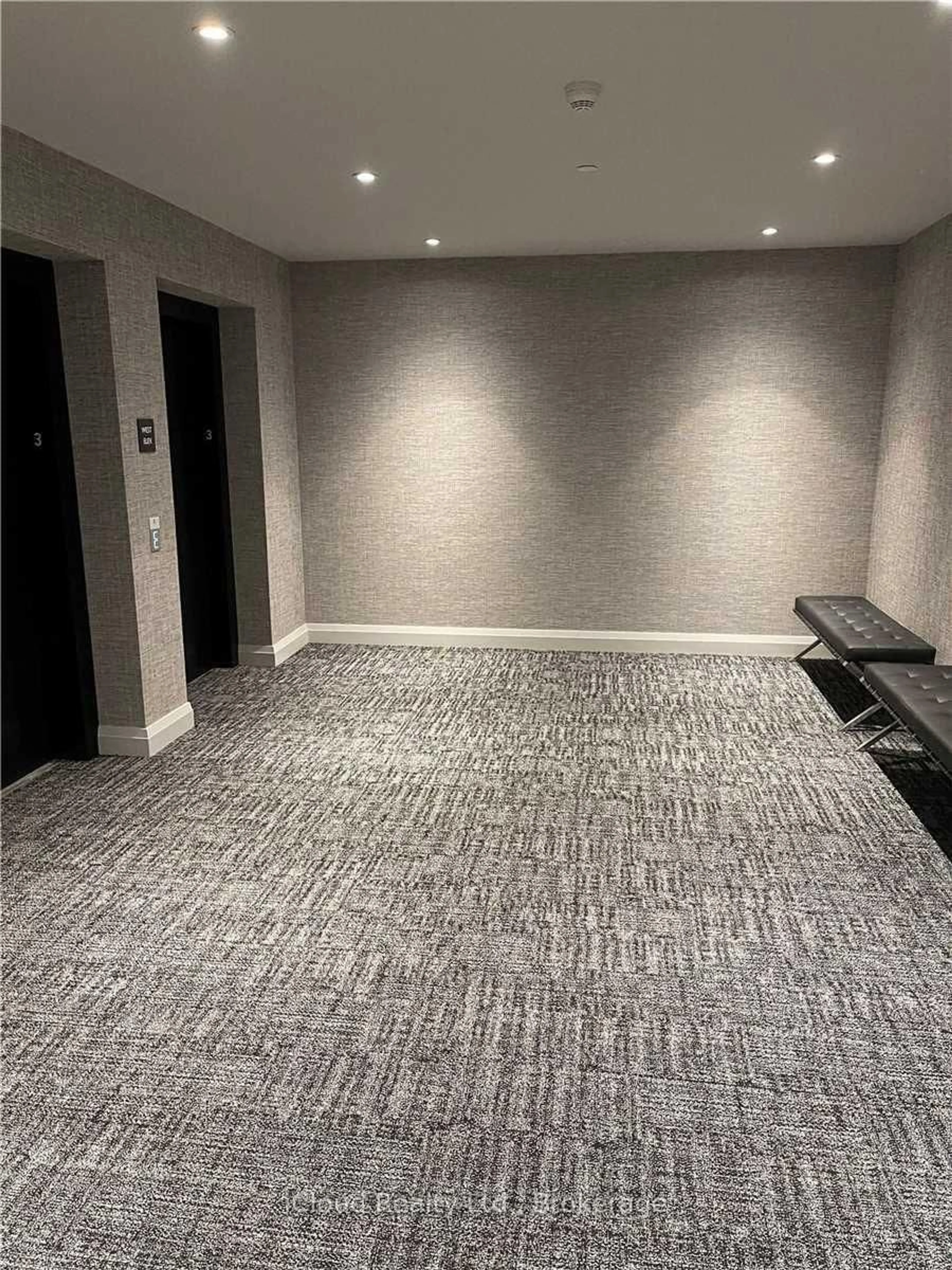 Unknown for 102 Grovewood Common Dr #320, Oakville Ontario L6H 0X2