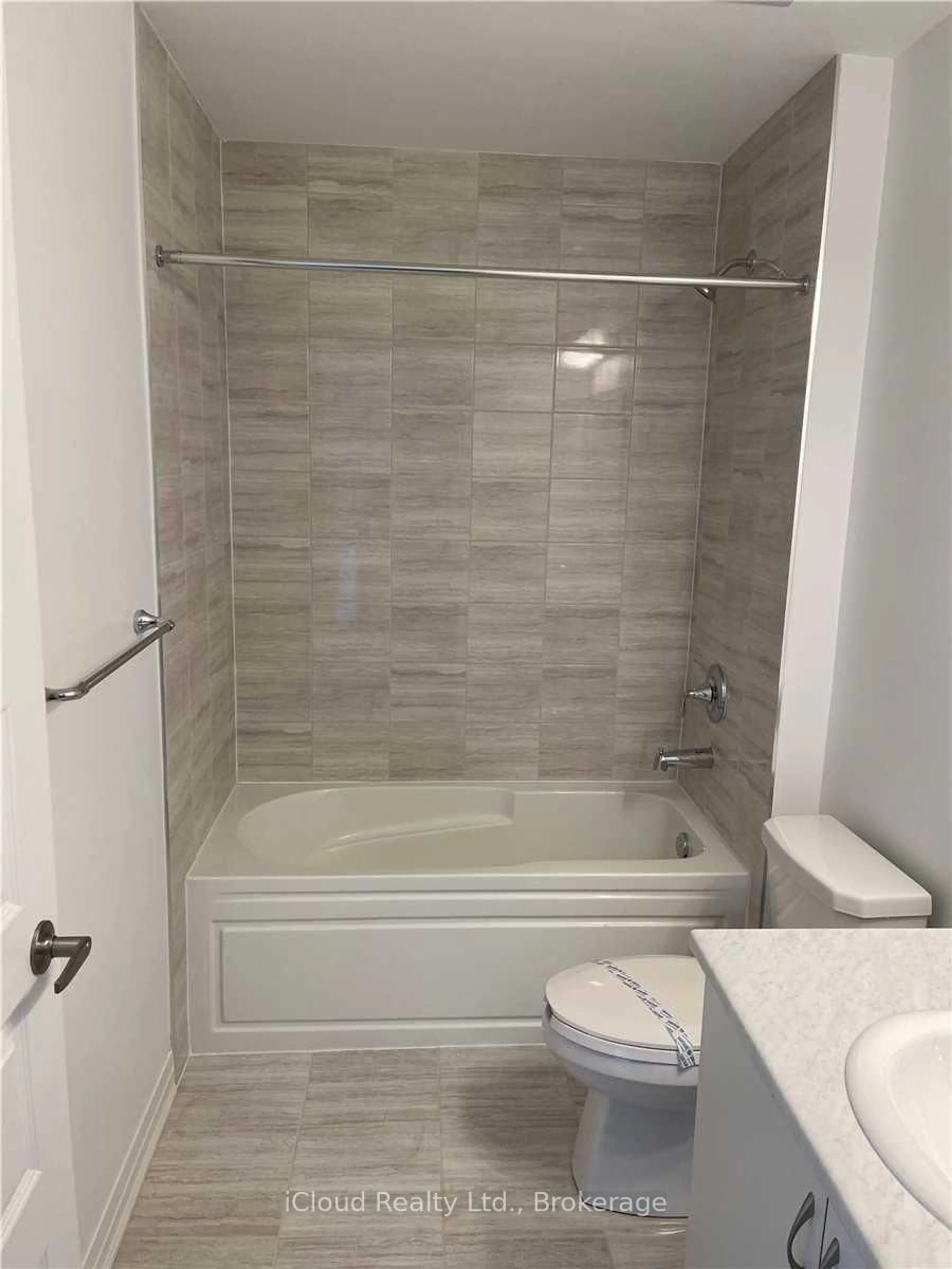 Standard bathroom, ceramic/tile floor for 102 Grovewood Common Dr #320, Oakville Ontario L6H 0X2