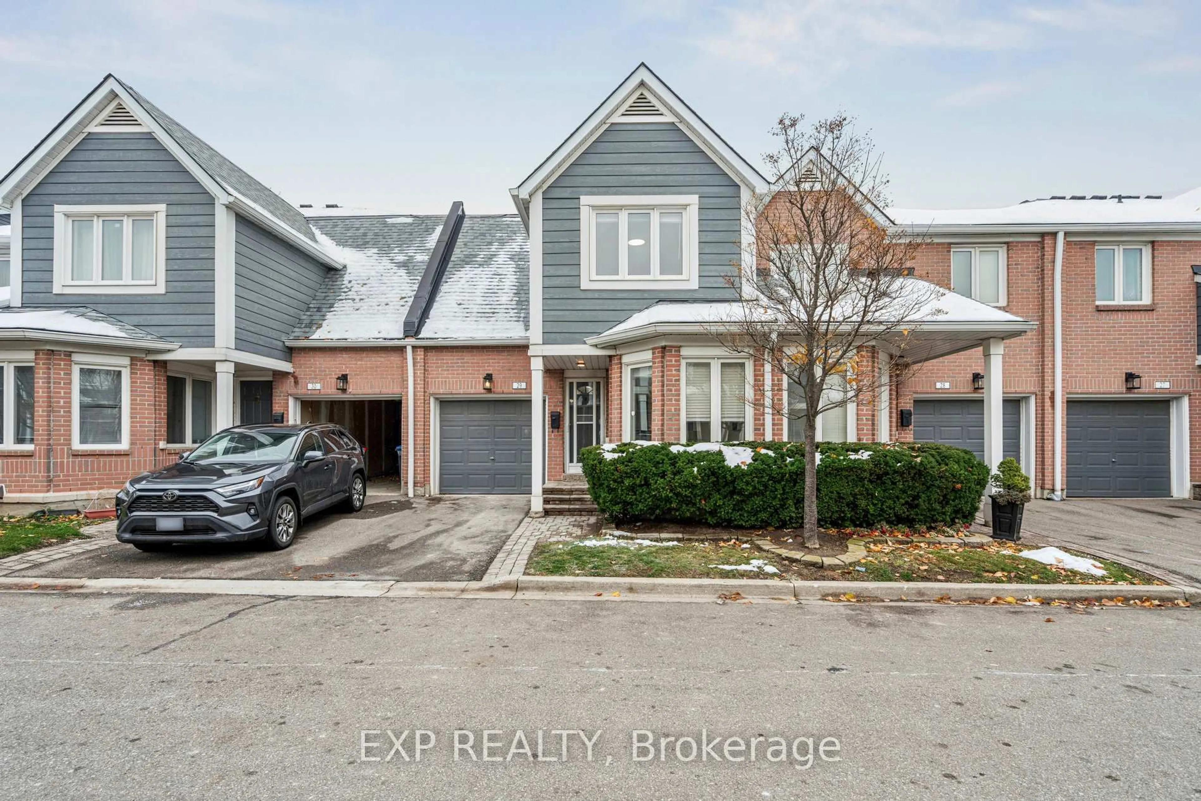 A pic from outside/outdoor area/front of a property/back of a property/a pic from drone, street for 2205 South Millway #29, Mississauga Ontario L5L 3T2