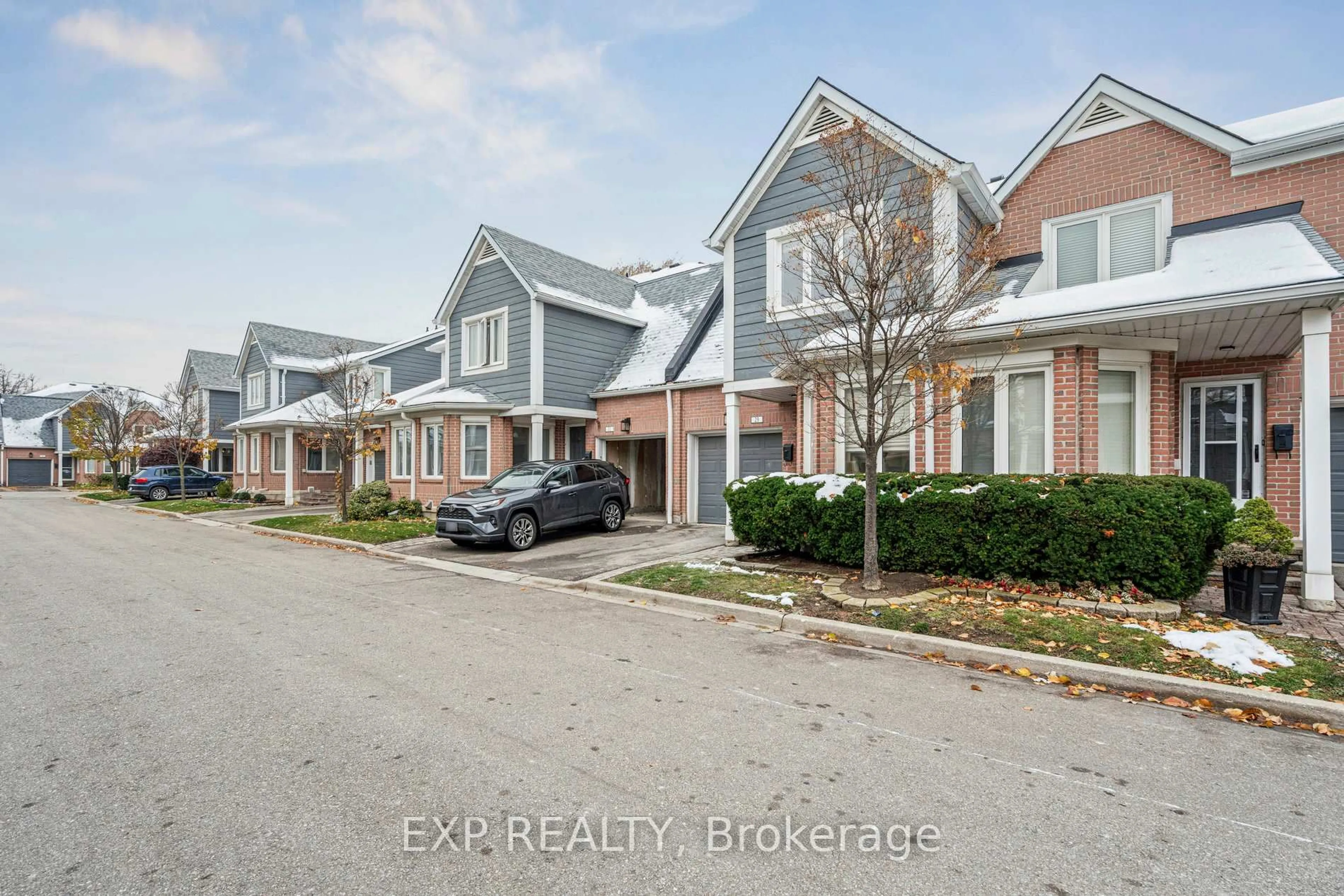 A pic from outside/outdoor area/front of a property/back of a property/a pic from drone, street for 2205 South Millway #29, Mississauga Ontario L5L 3T2