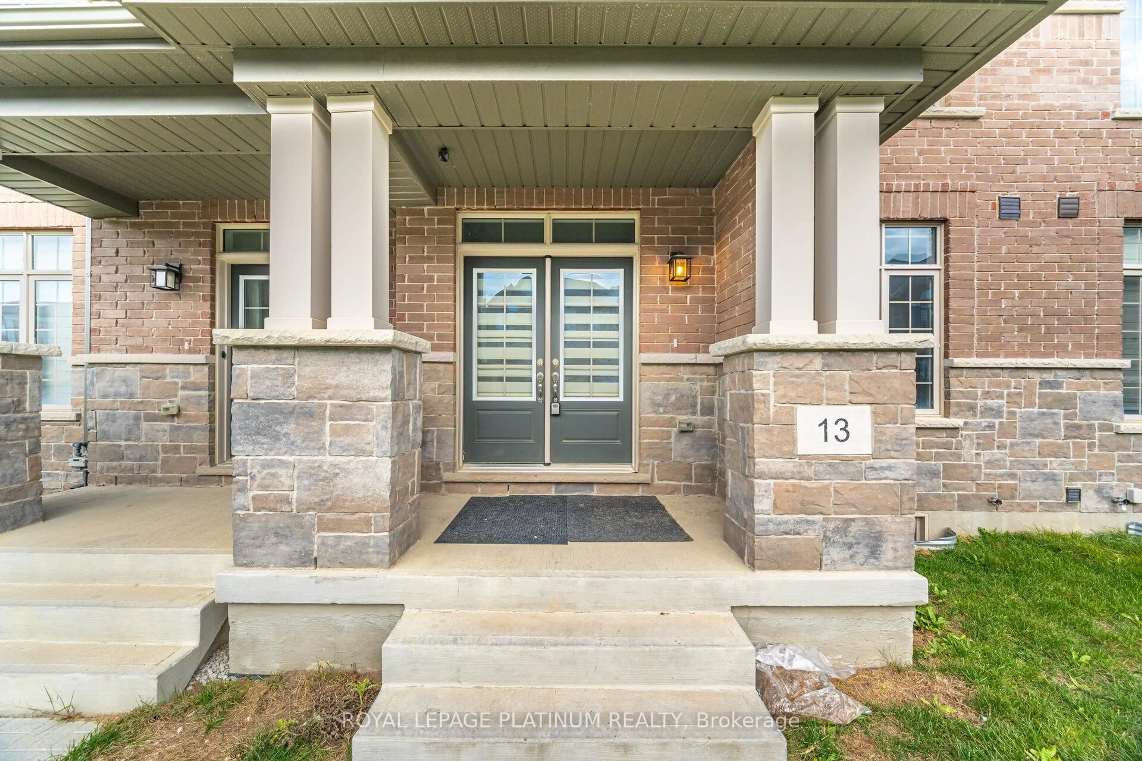 Indoor entryway for 13 Lipscott Dr, Caledon Ontario L7C 4K7
