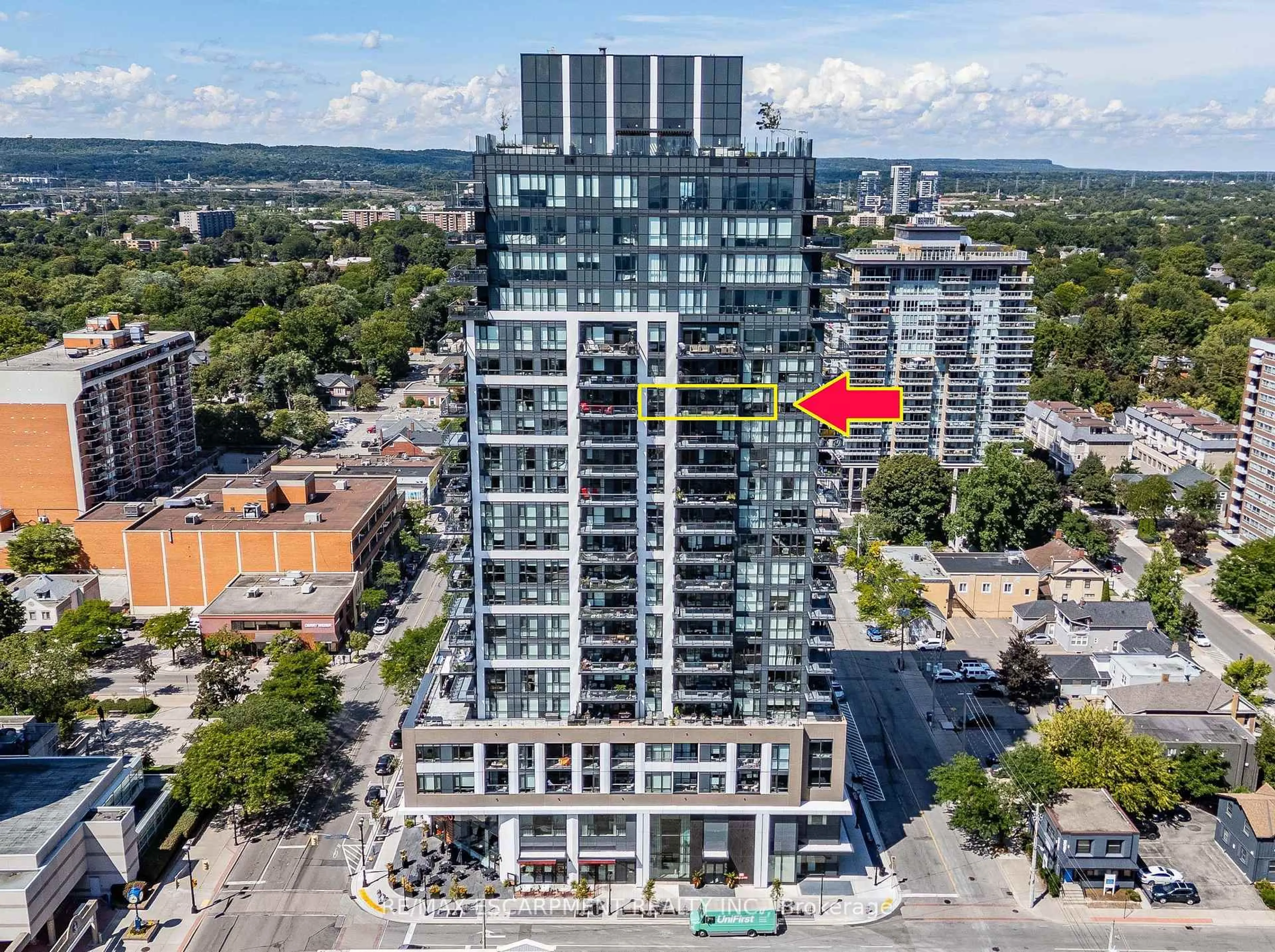 A pic from outside/outdoor area/front of a property/back of a property/a pic from drone, city buildings view from balcony for 2007 James St #1604, Burlington Ontario L7R 1H1