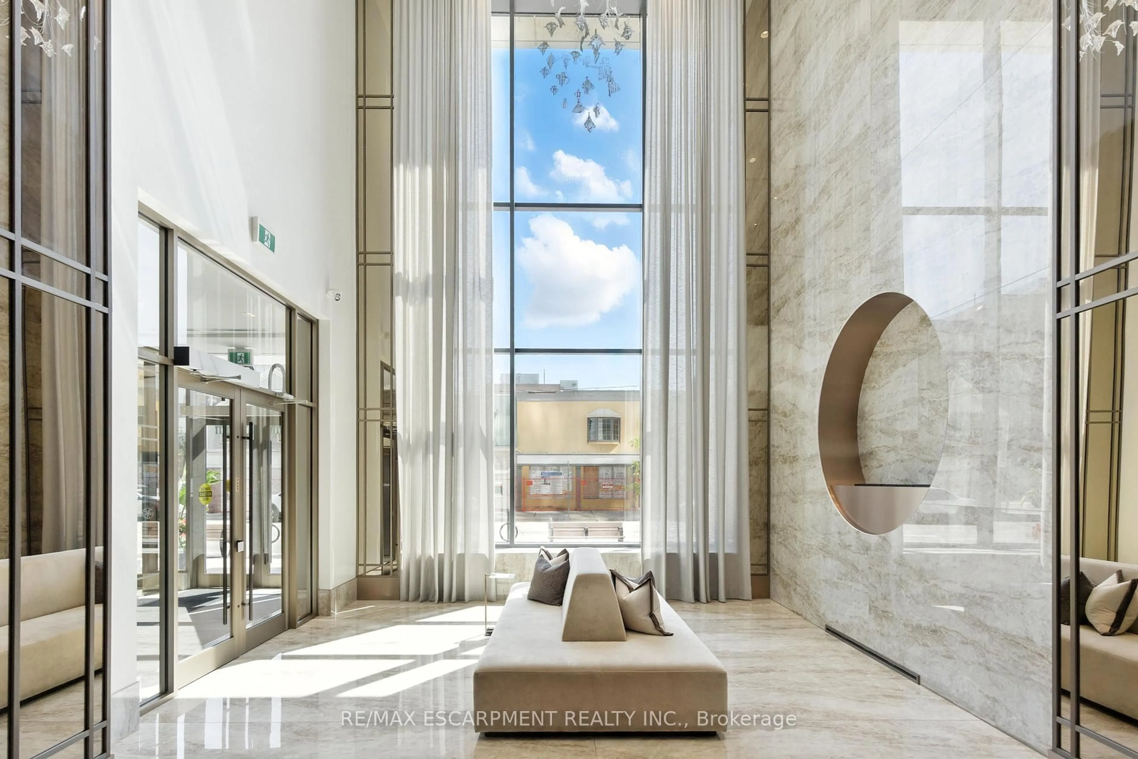 Lobby for 2007 James St #1604, Burlington Ontario L7R 1H1