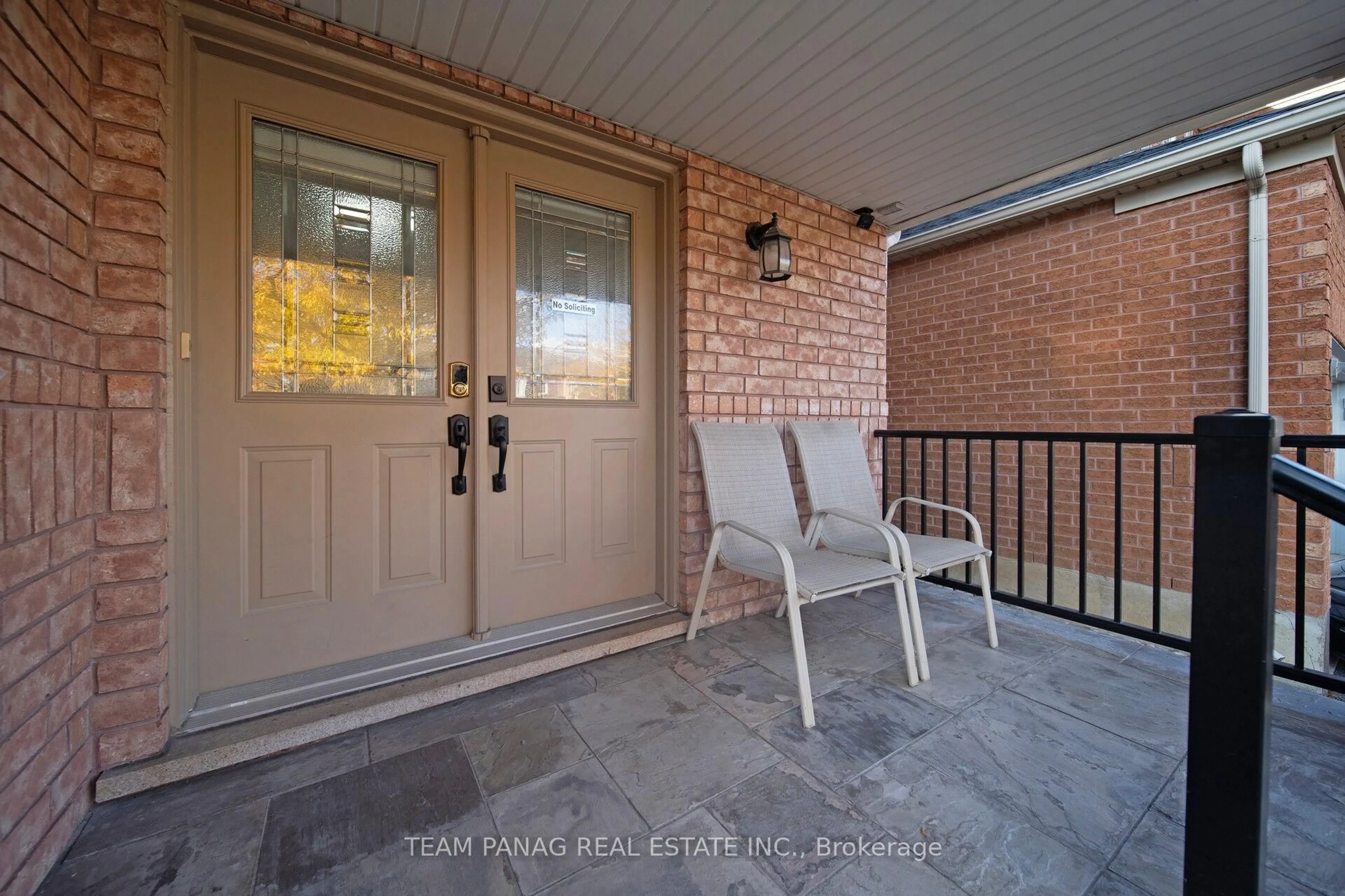 Patio, street for 18 Raccoon St, Brampton Ontario L6S 6L8