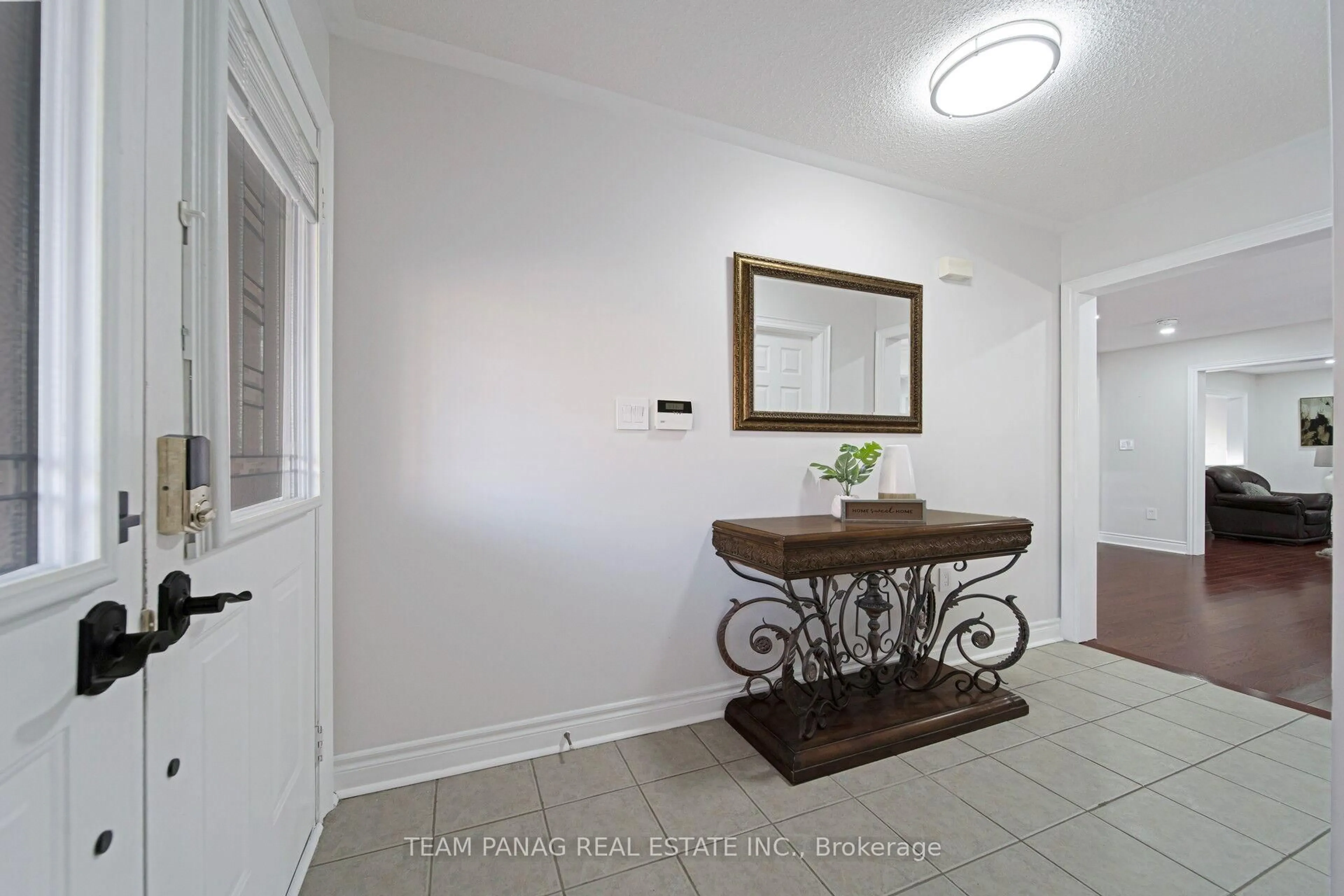 Indoor entryway for 18 Raccoon St, Brampton Ontario L6S 6L8