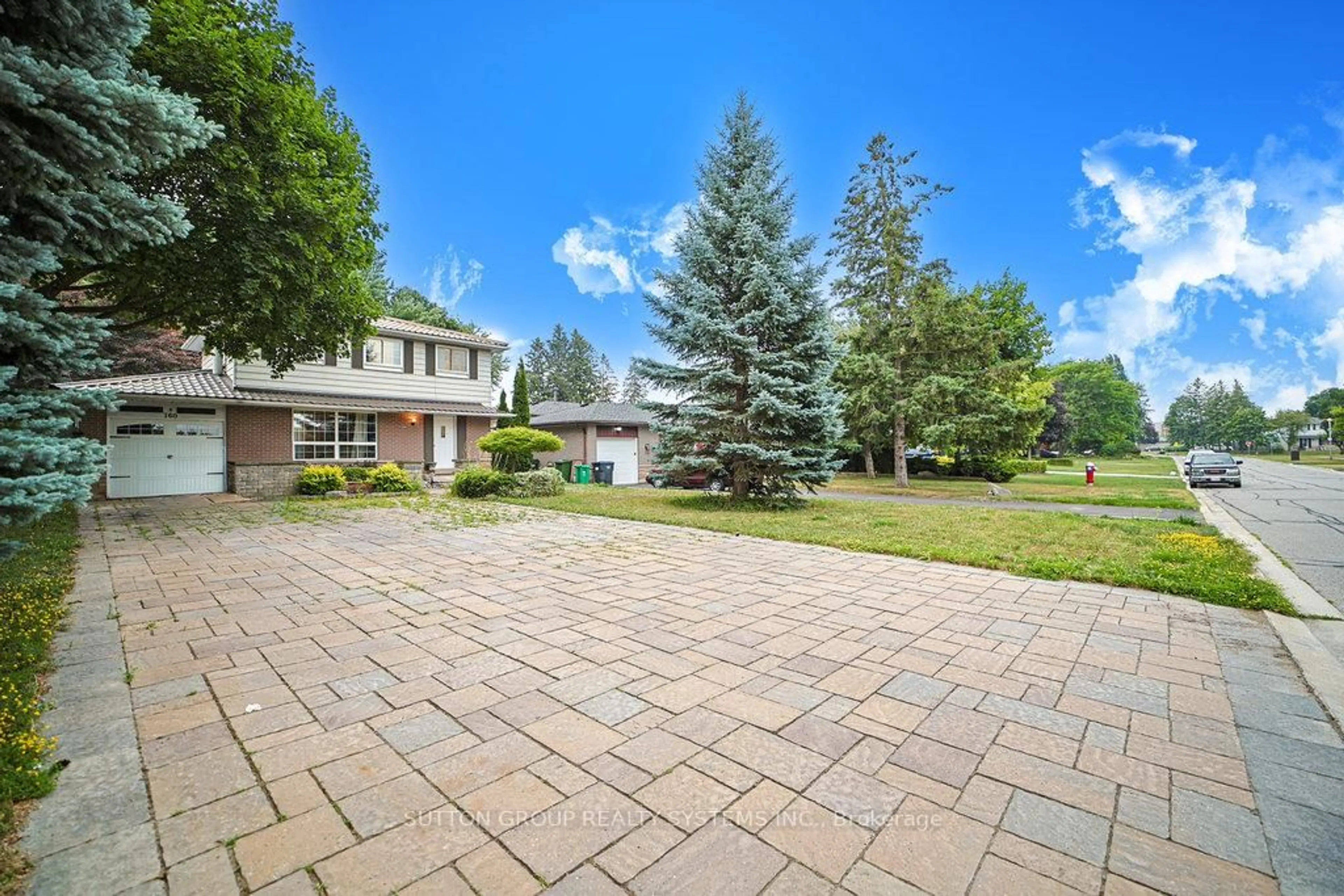 Patio, street for 160 Allan Dr, Caledon Ontario L7E 1Y8