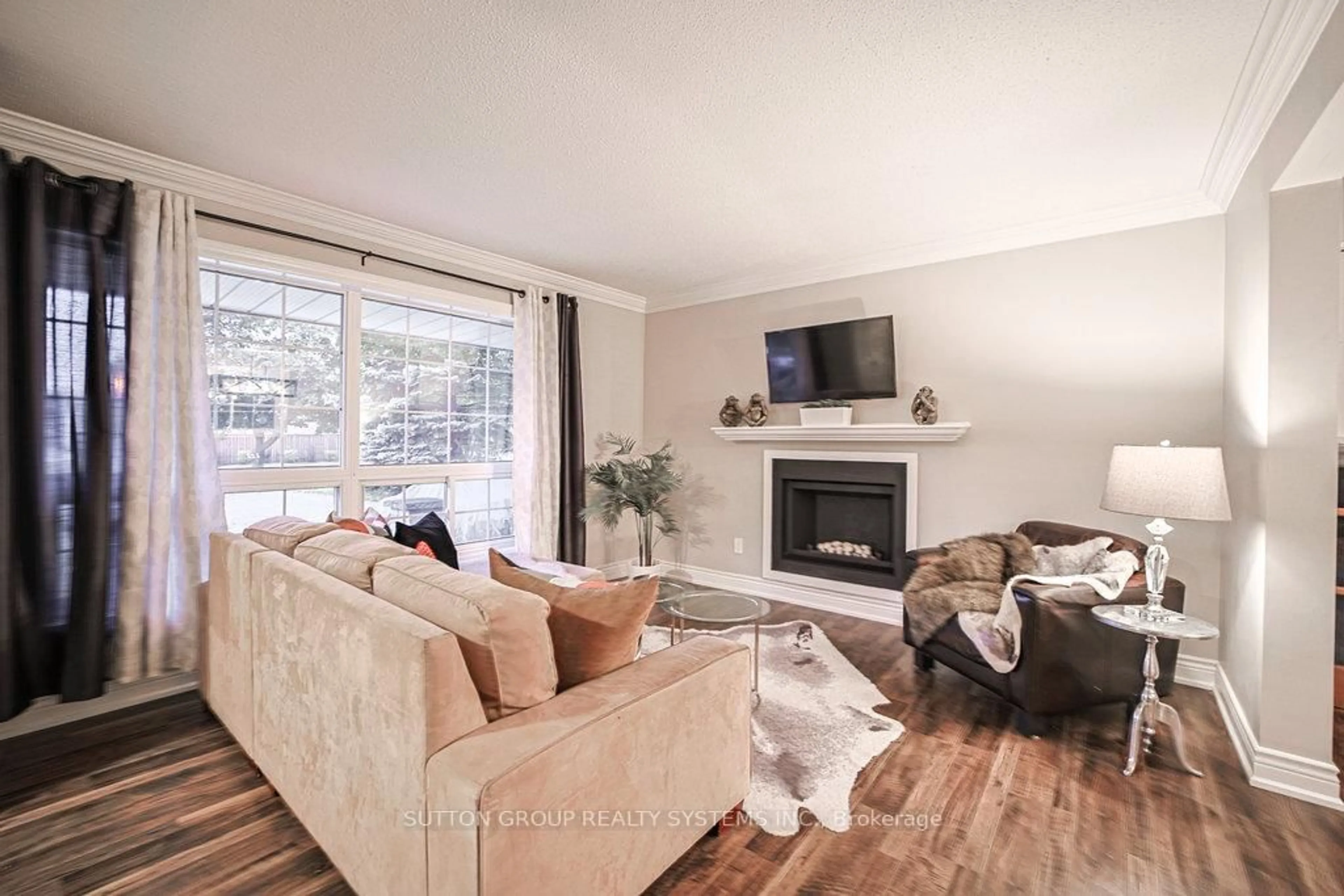 Living room with furniture, wood/laminate floor for 160 Allan Dr, Caledon Ontario L7E 1Y8