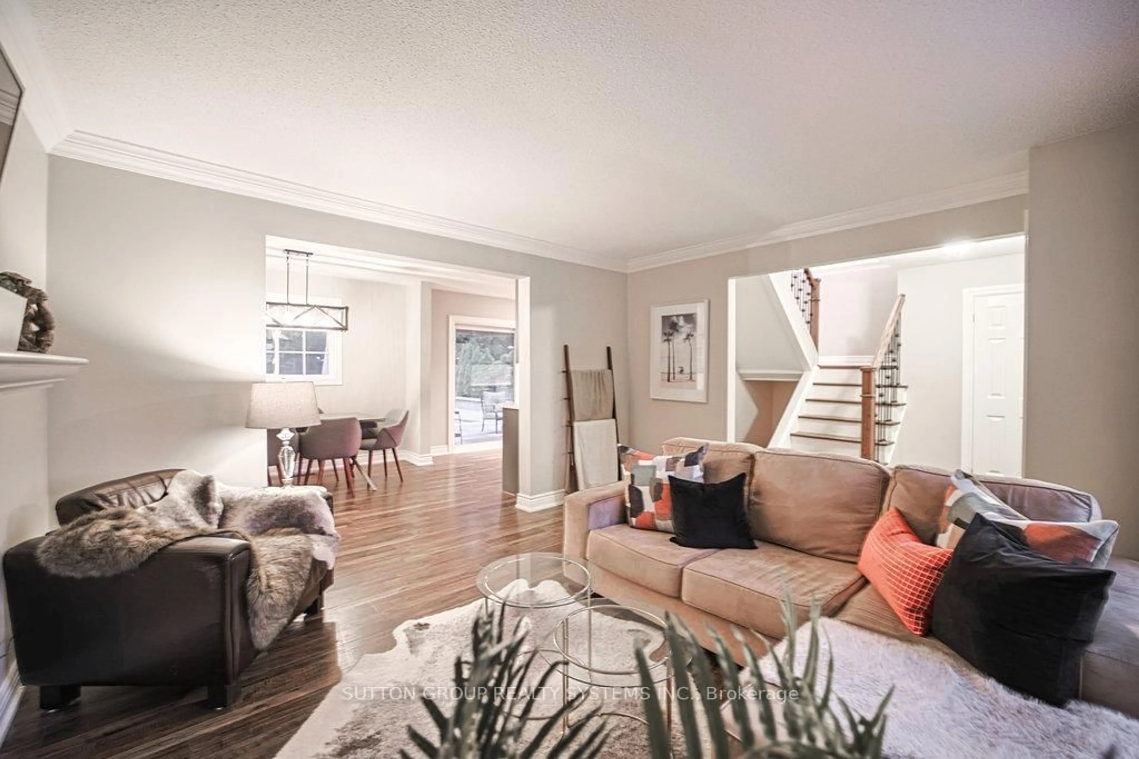 Living room with furniture, unknown for 160 Allan Dr, Caledon Ontario L7E 1Y8