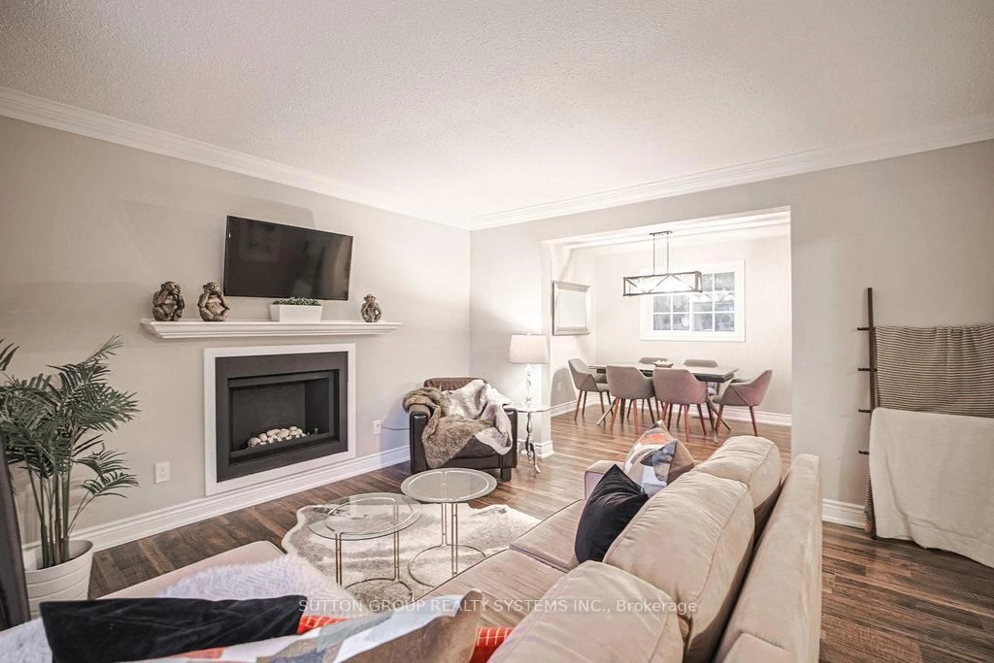 Living room with furniture, unknown for 160 Allan Dr, Caledon Ontario L7E 1Y8