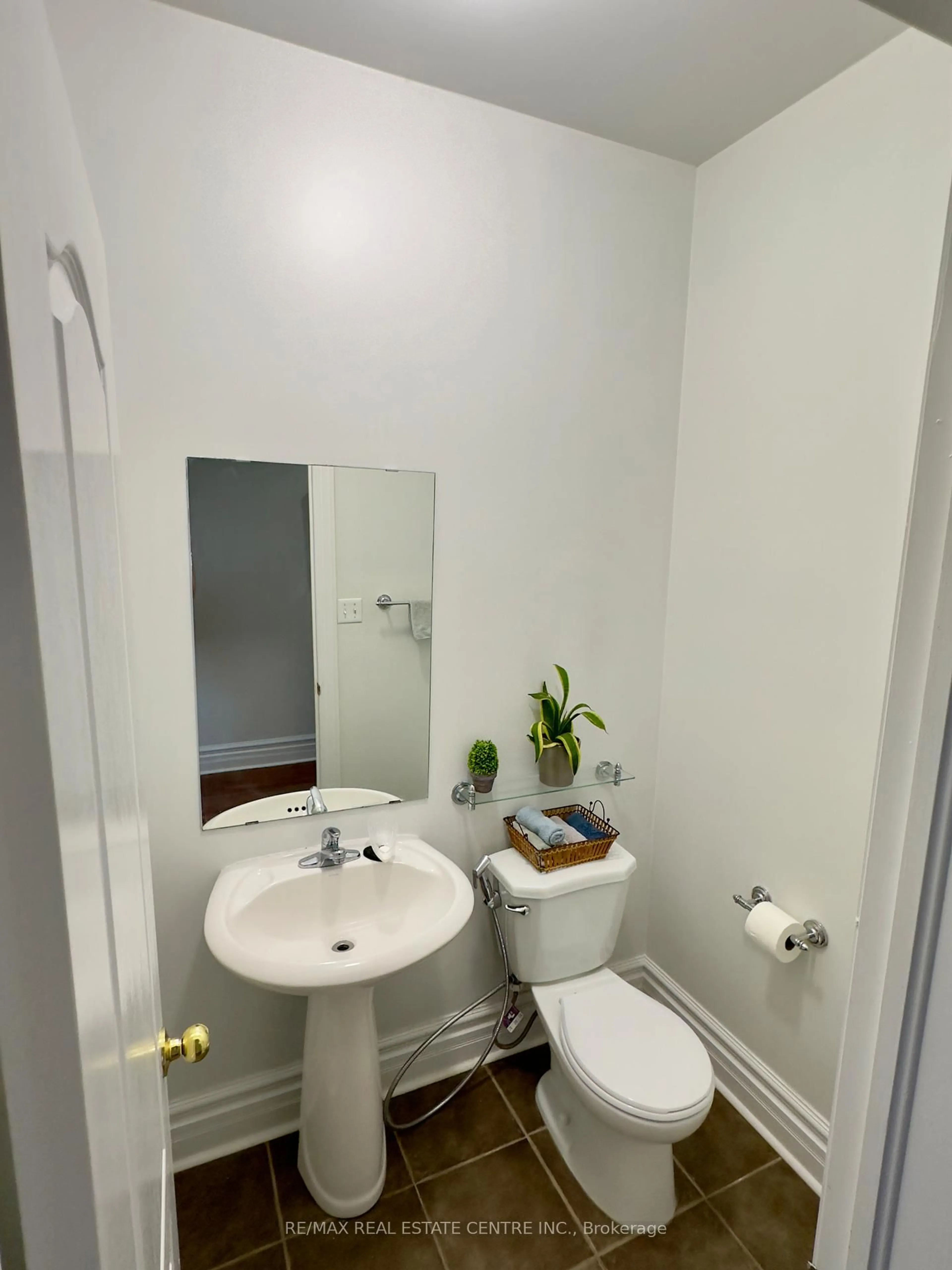 A pic of a room for 5 Streamline Dr, Brampton Ontario L6V 4S6