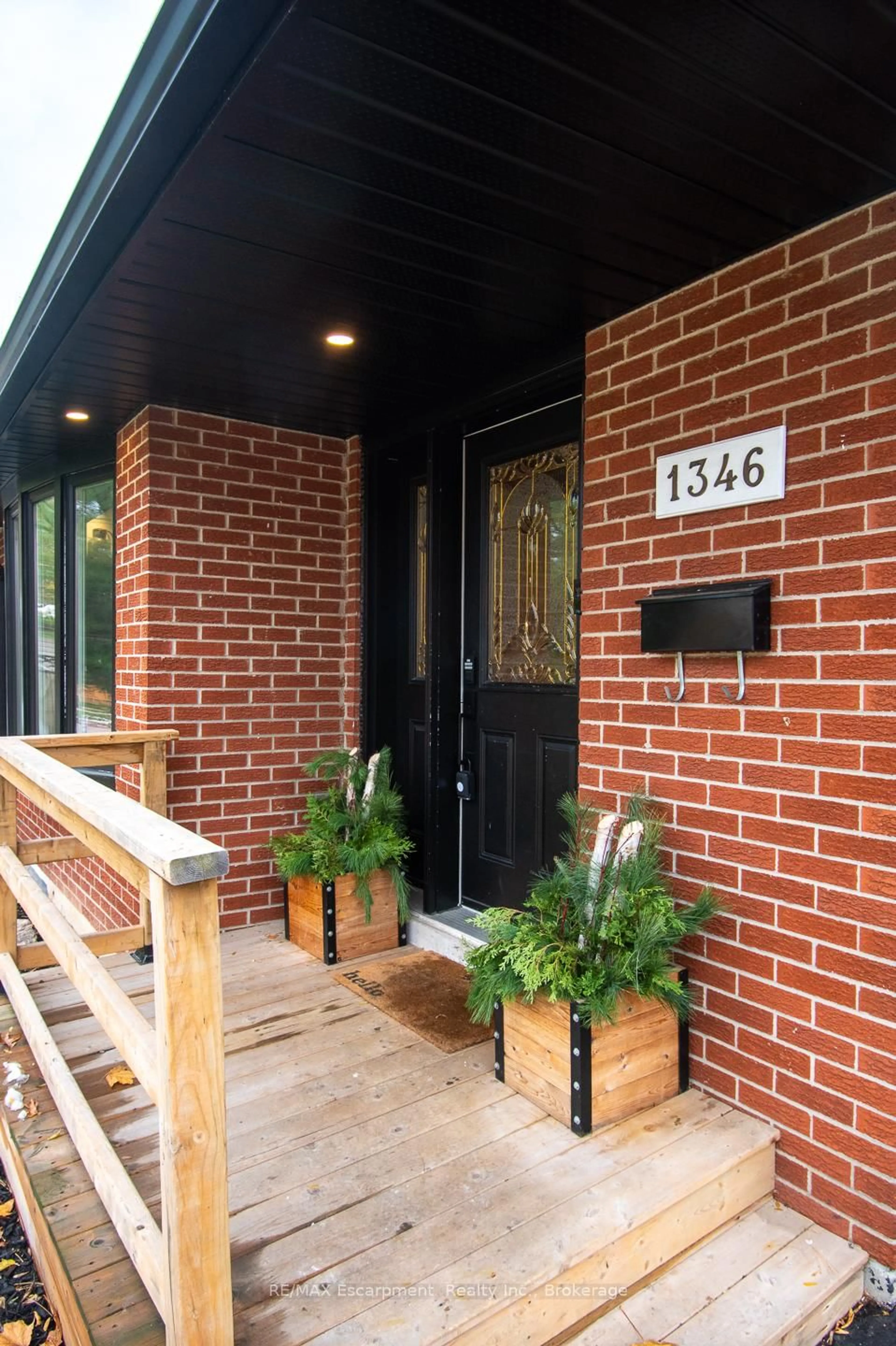 Home with brick exterior material, street for 1346 Colonsay Dr, Burlington Ontario L7P 2T9