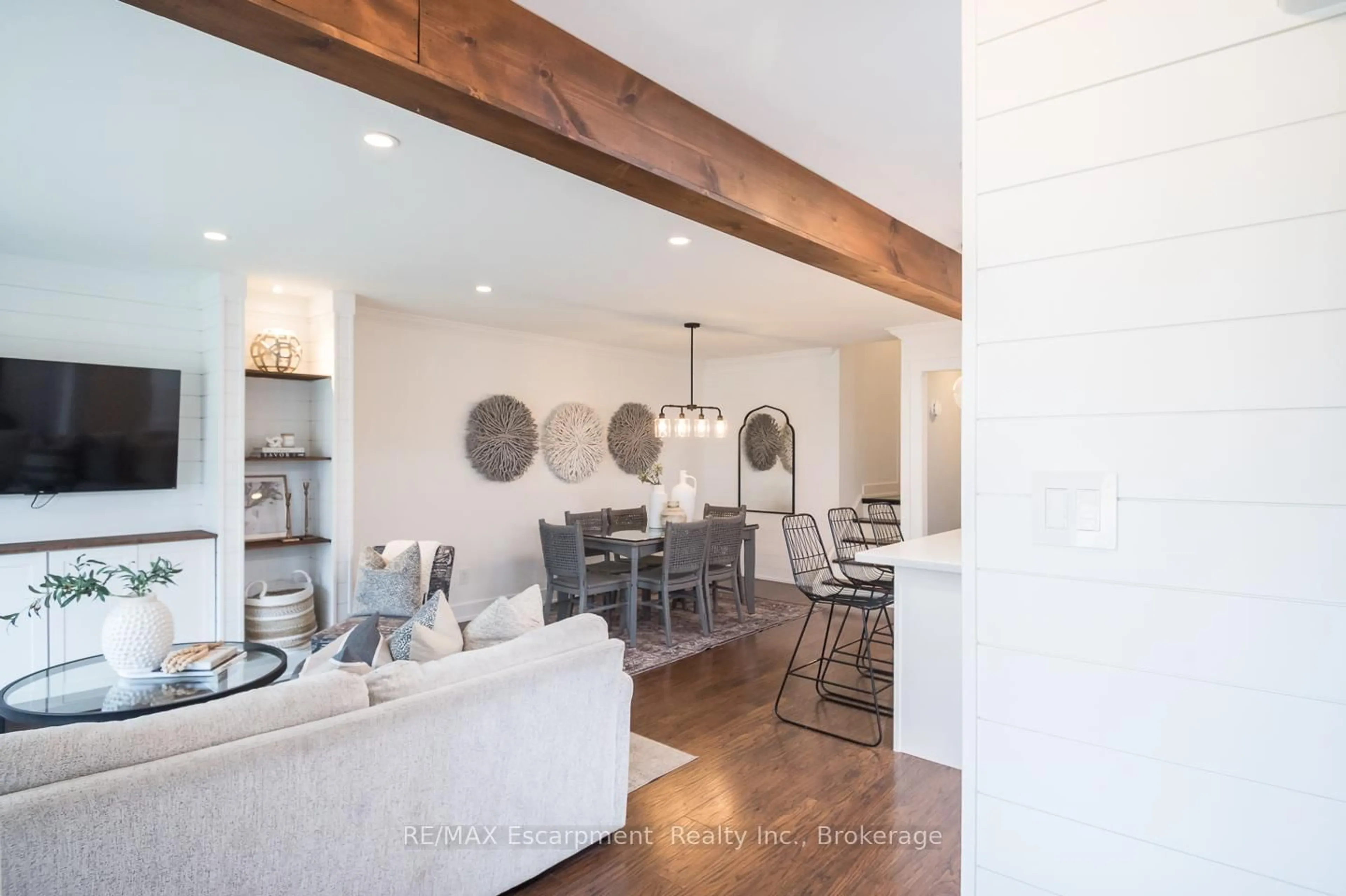 Open concept kitchen, unknown for 1346 Colonsay Dr, Burlington Ontario L7P 2T9