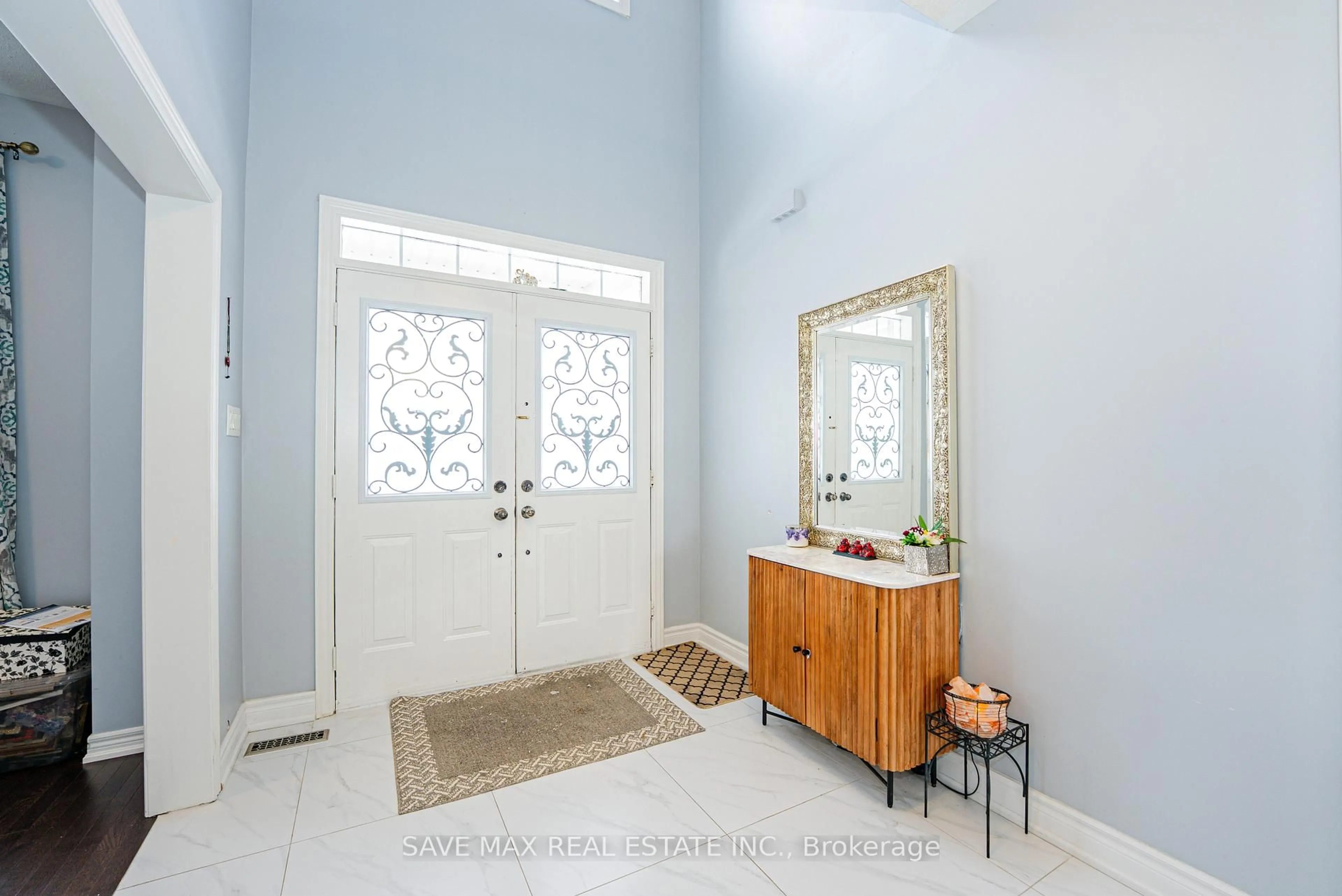 Indoor entryway for 66 SOUTHLAKE Blvd, Brampton Ontario L6V 4P1