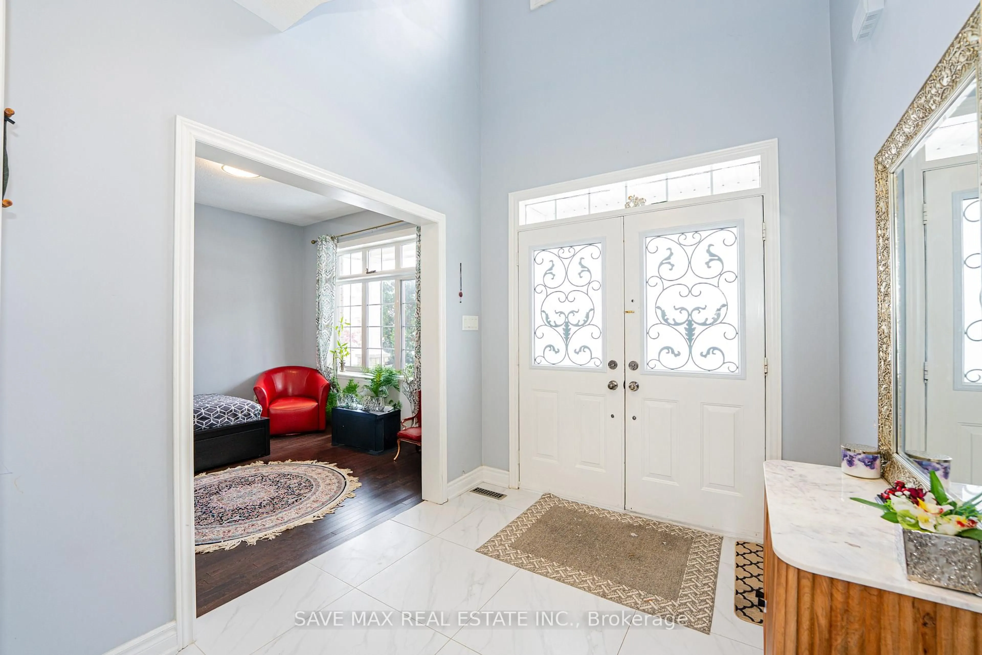 Indoor entryway for 66 SOUTHLAKE Blvd, Brampton Ontario L6V 4P1