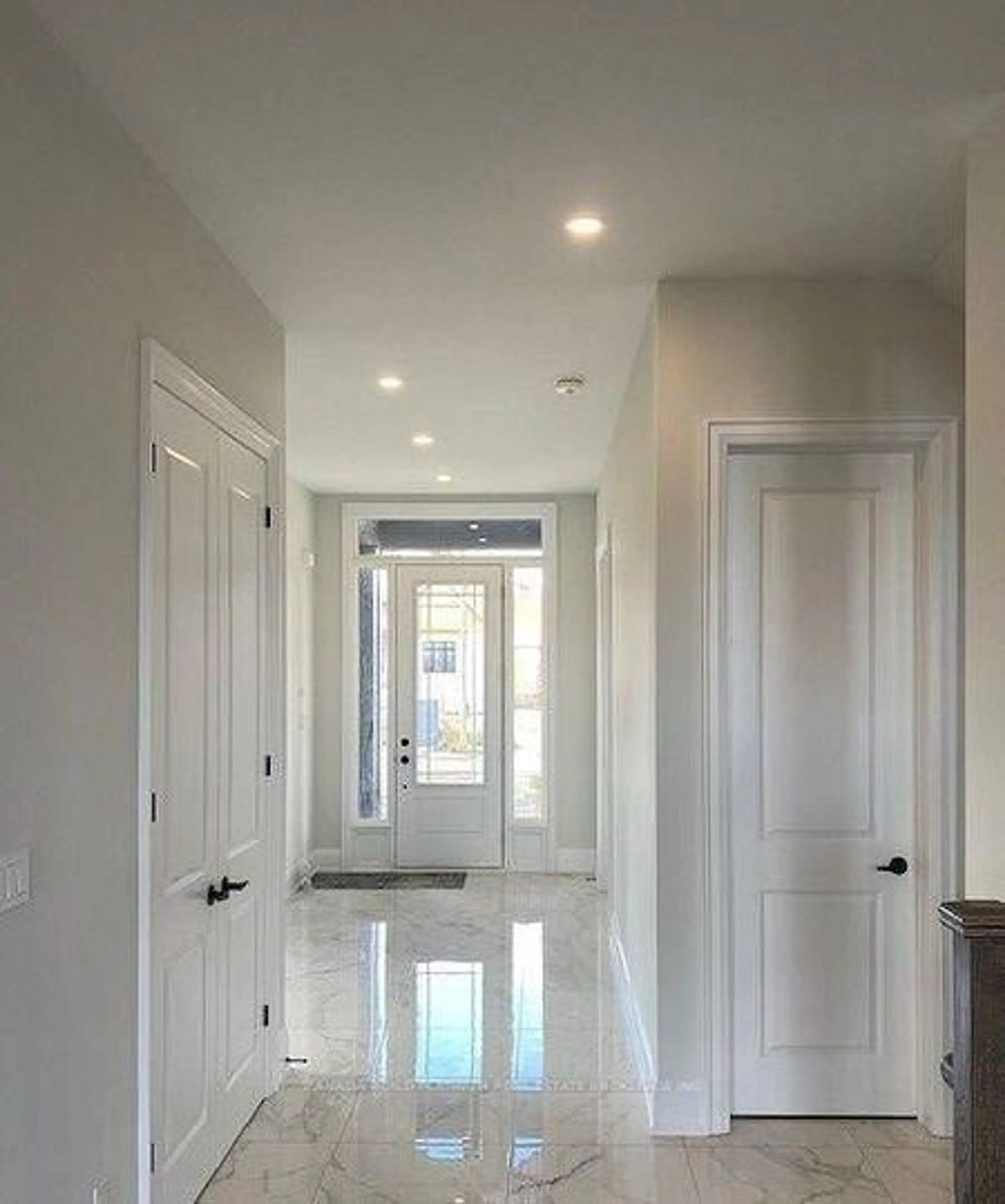 Indoor entryway for 53 Holly Lane, Caledon Ontario L7K 2R6