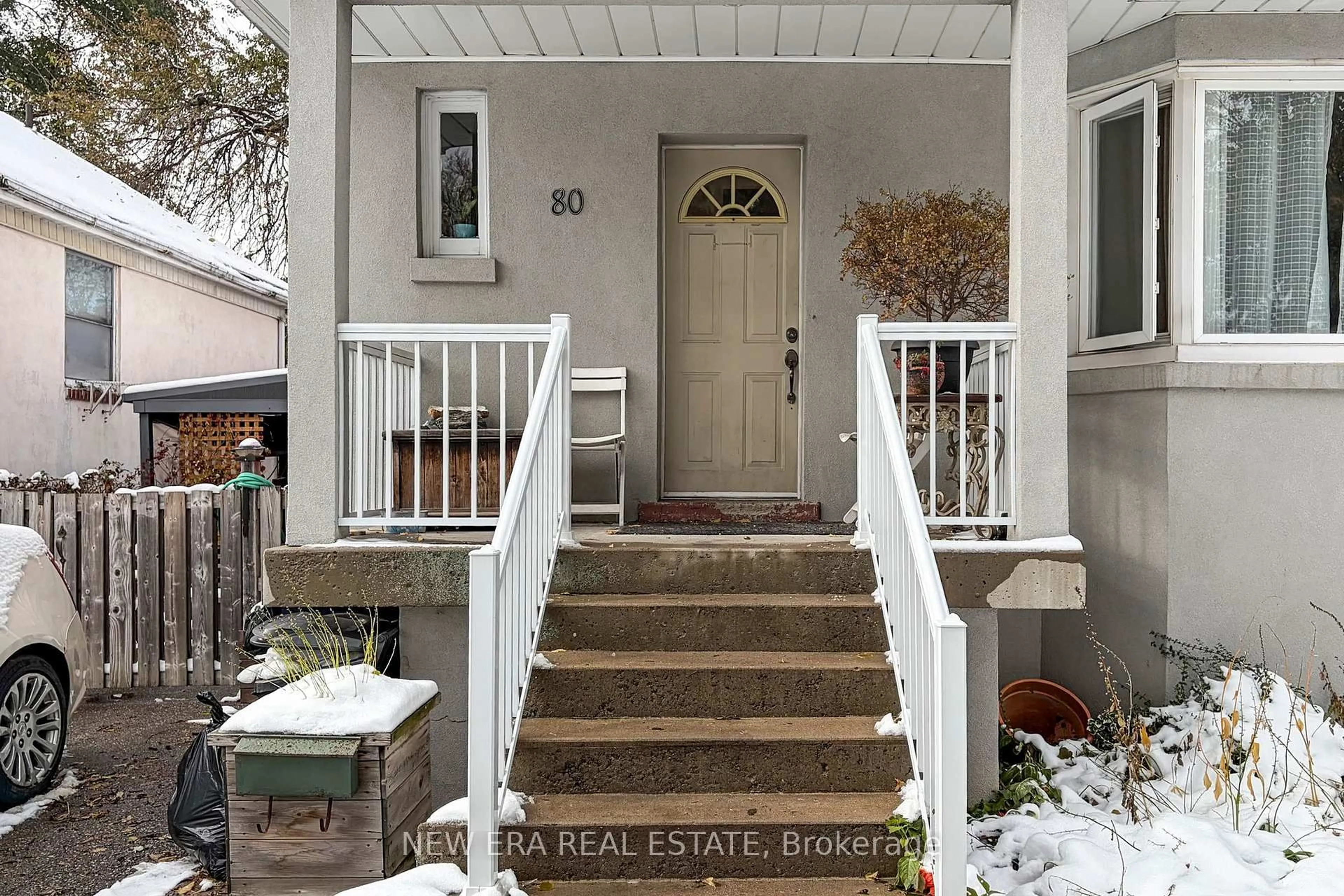 Indoor entryway for 80 Renfield St, Toronto Ontario M6M 4V7