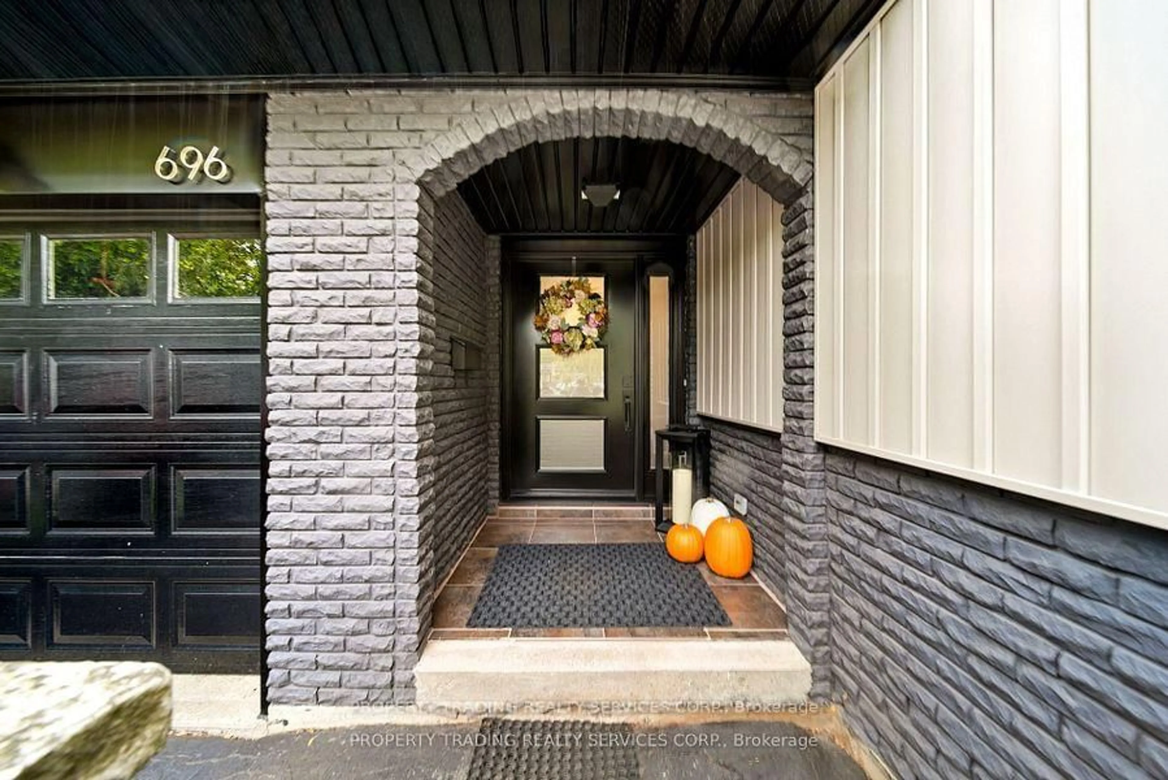 Unknown for 696 Francis Rd, Burlington Ontario L7T 3X7