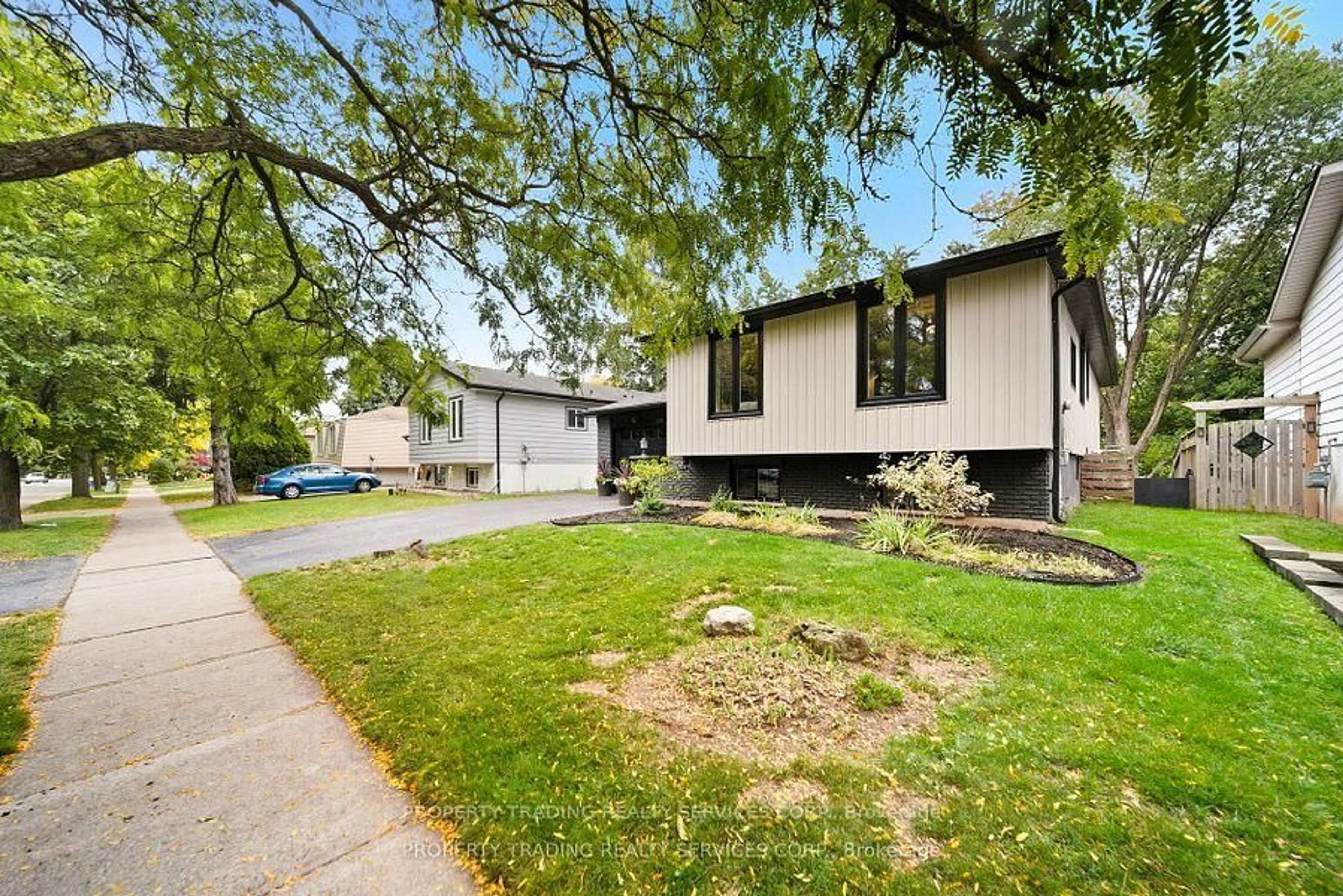 Home with vinyl exterior material, street for 696 Francis Rd, Burlington Ontario L7T 3X7