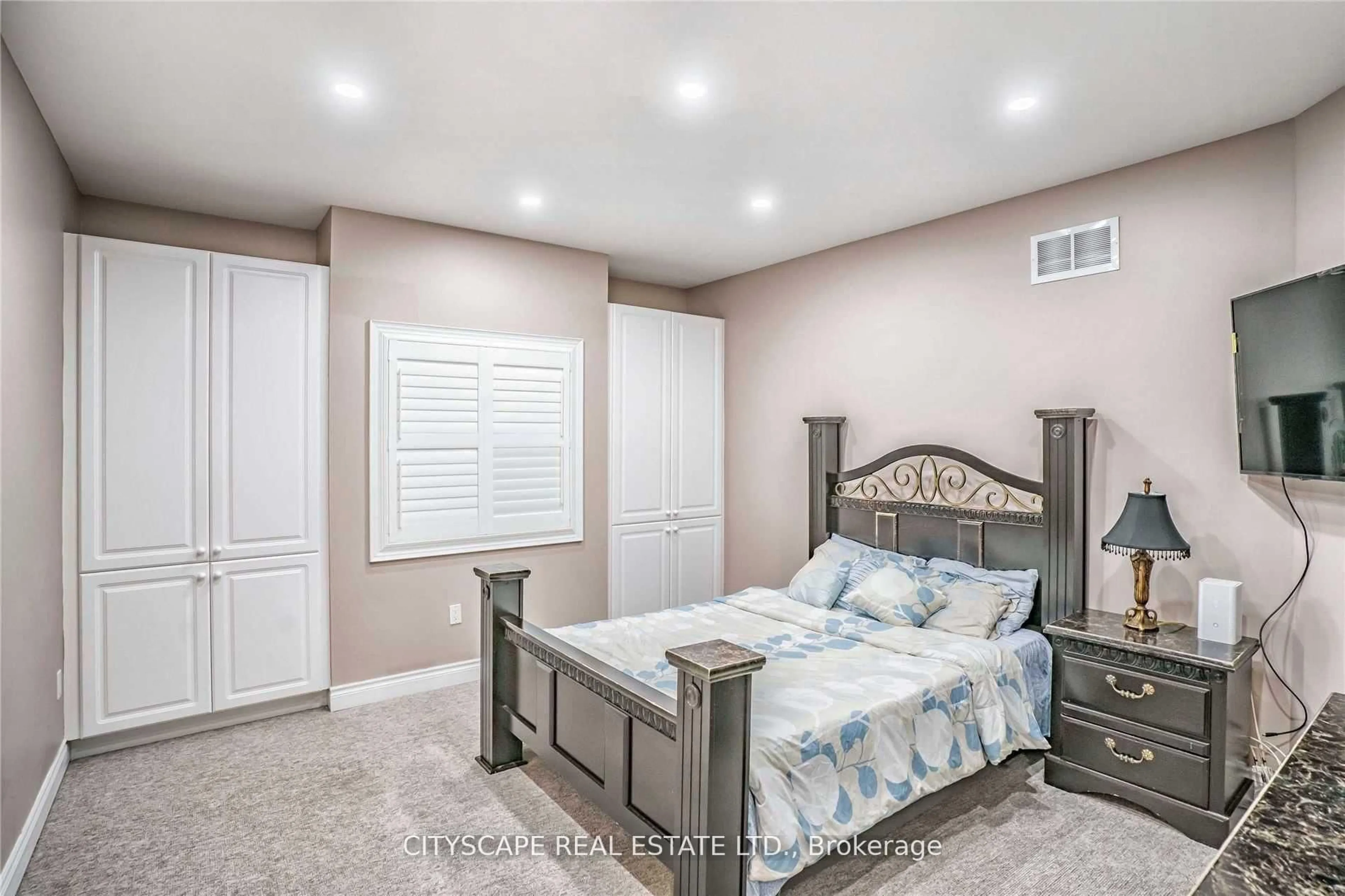 Bedroom with bed, unknown for 3274 Erin Centre Blvd, Mississauga Ontario L5M 0K9