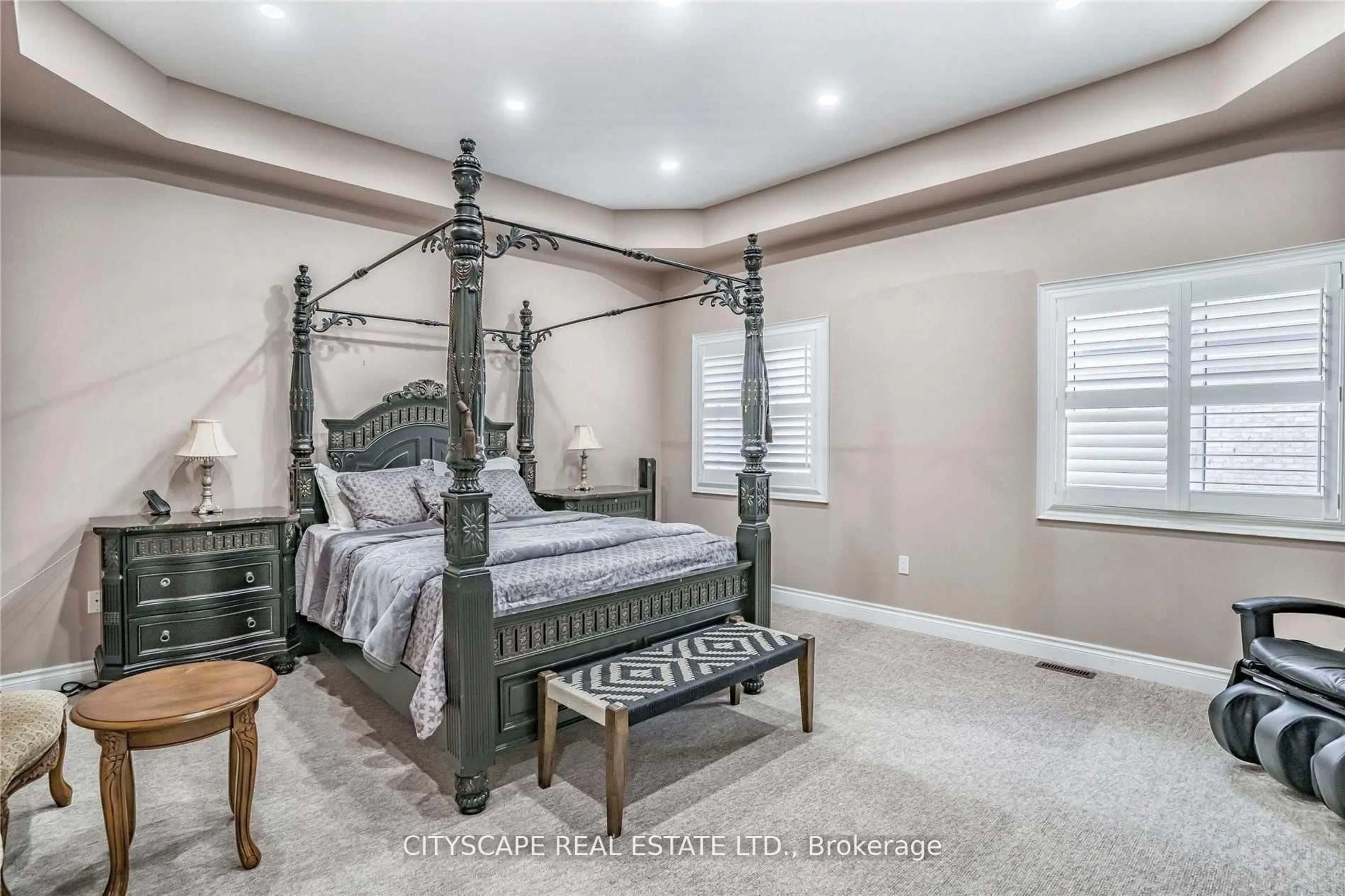 Bedroom with bed, unknown for 3274 Erin Centre Blvd, Mississauga Ontario L5M 0K9