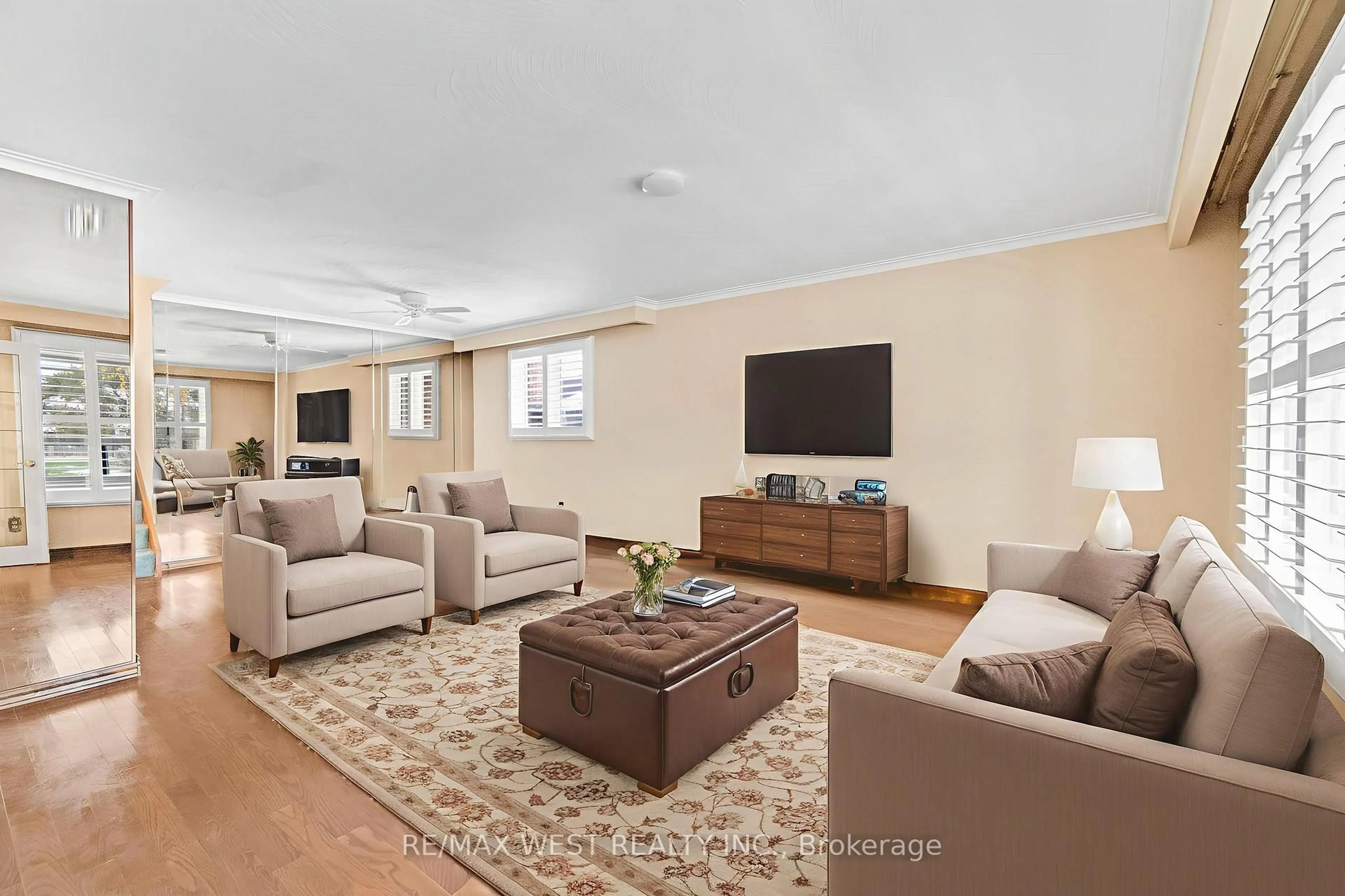 Living room with furniture, unknown for 485 Rathburn Rd, Toronto Ontario M9C 3S9