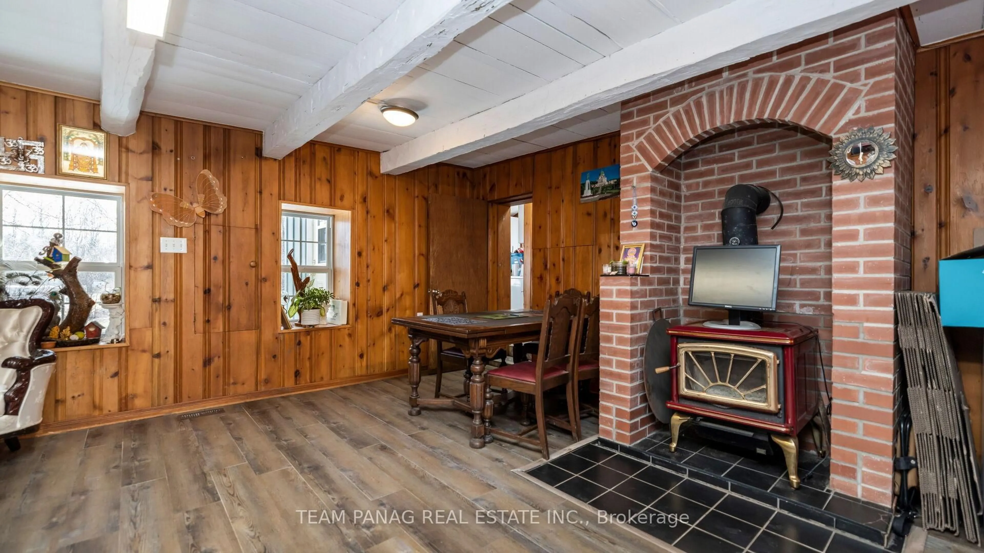 Indoor foyer for 17130 The Gore Rd, Caledon Ontario L7K 2M4