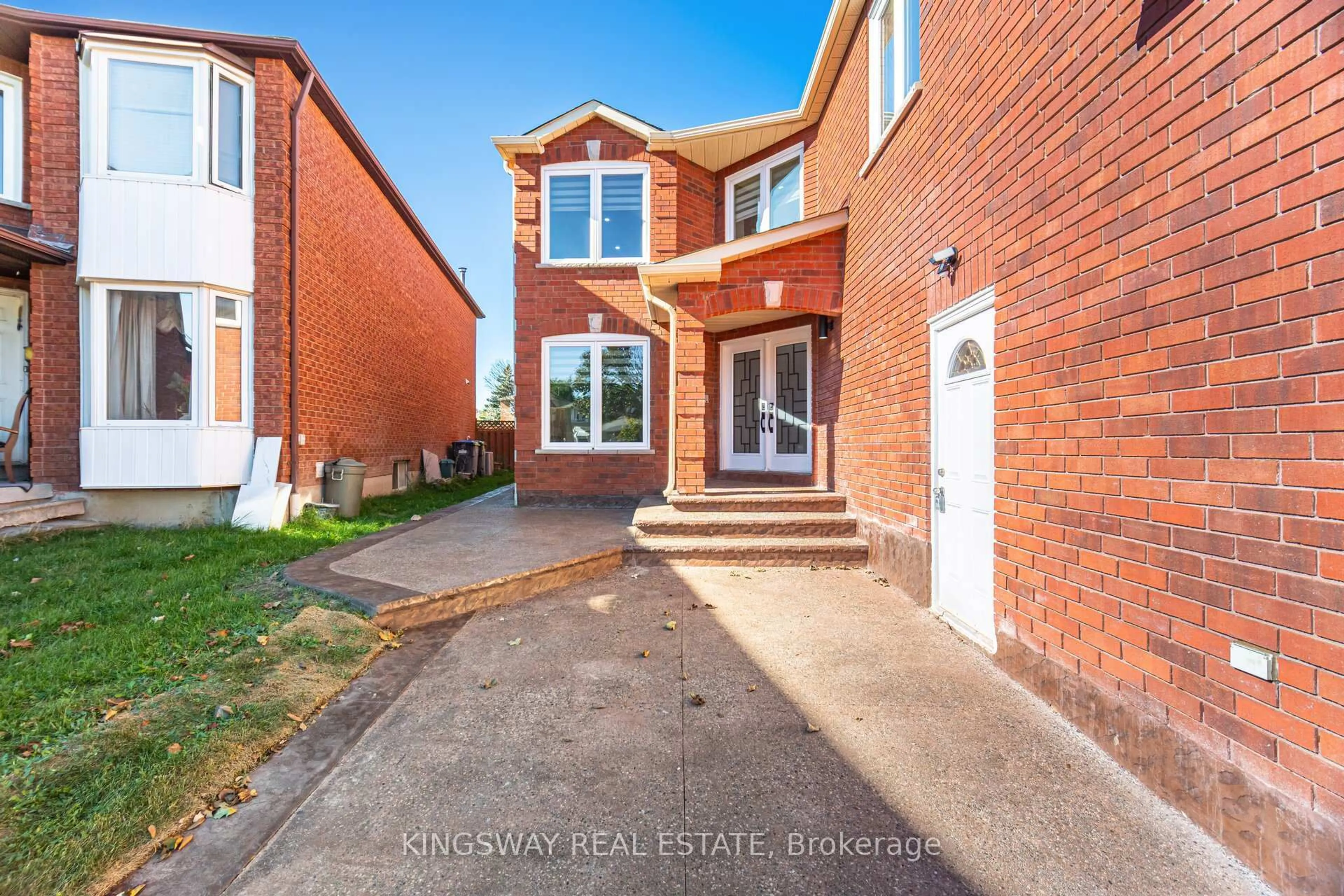 Home with brick exterior material, street for 1008 Ceremonial Dr, Mississauga Ontario L5R 2Z7