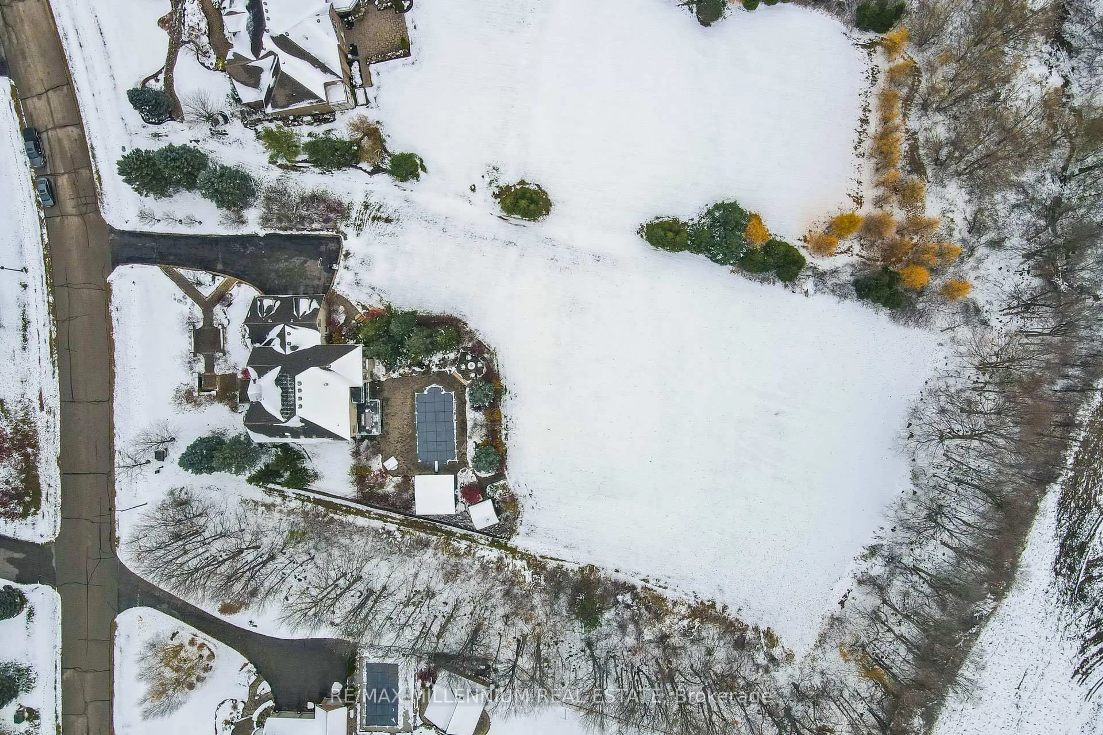 A pic from outside/outdoor area/front of a property/back of a property/a pic from drone, street for 11360 Taylor Crt, Milton Ontario L0P 1B0