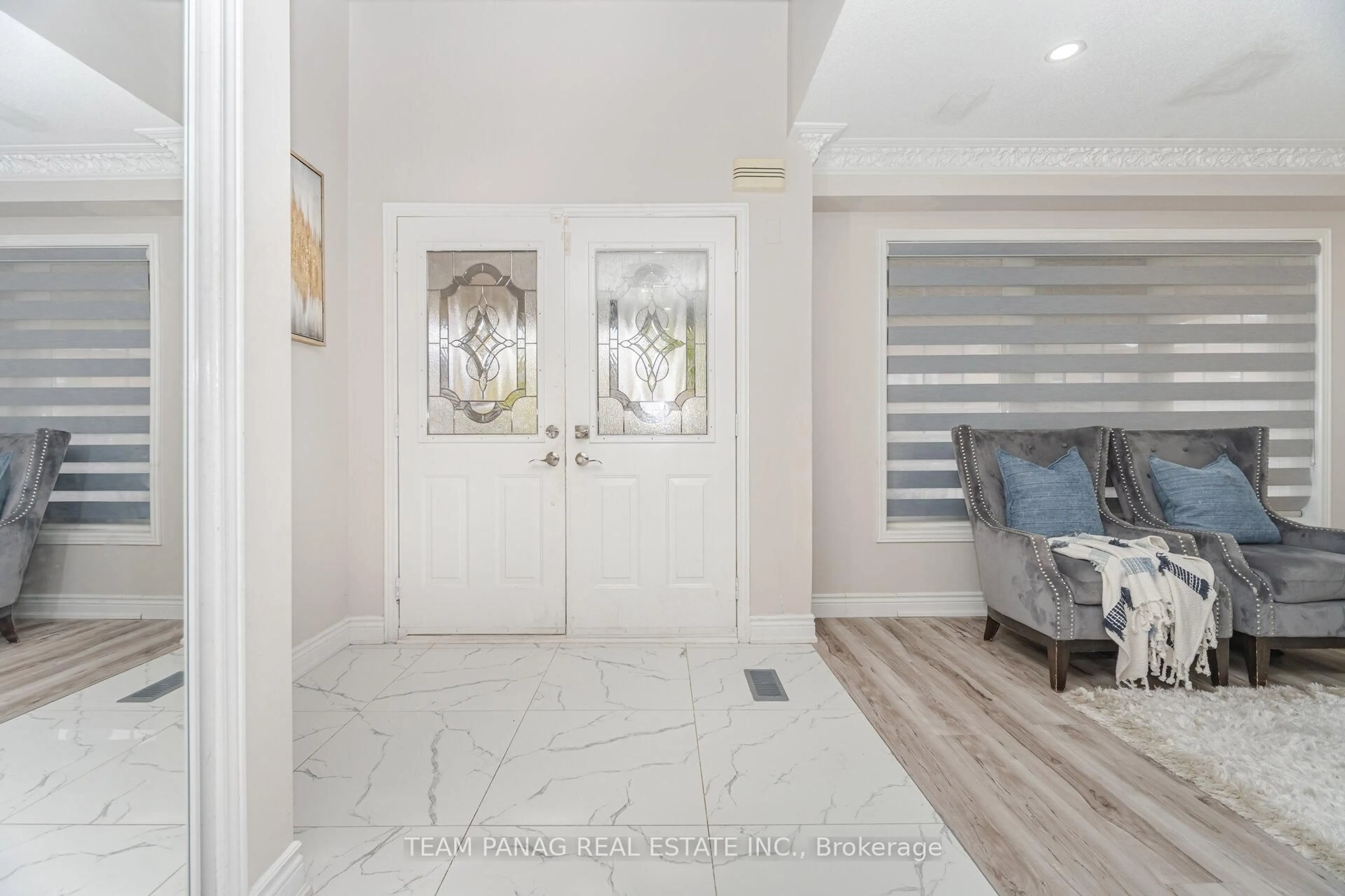 Indoor entryway for 3 Citronella Lane, Brampton Ontario L6R 3E1