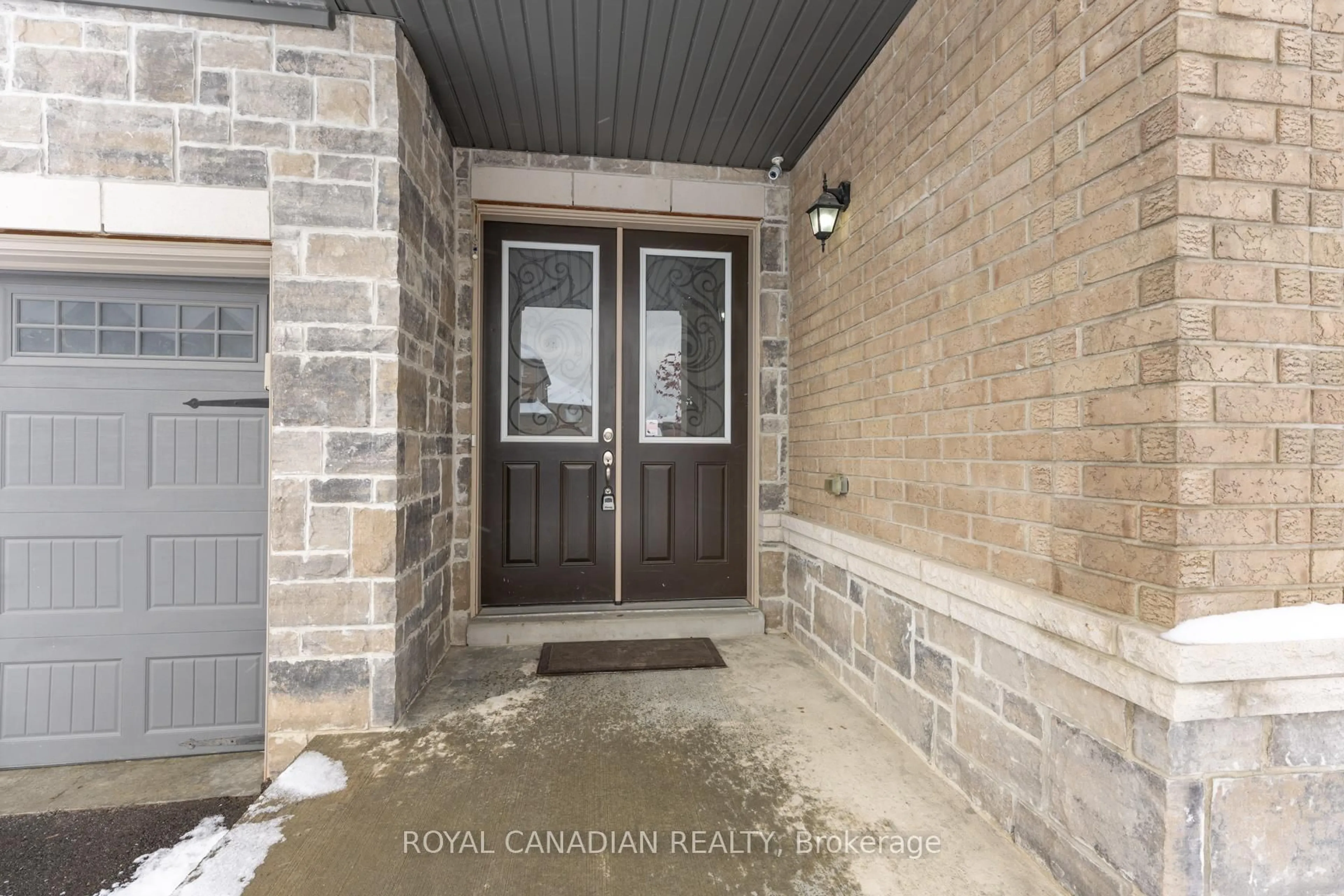 Indoor entryway for 24 Buttonwood Rd, Brampton Ontario L6P 4J8