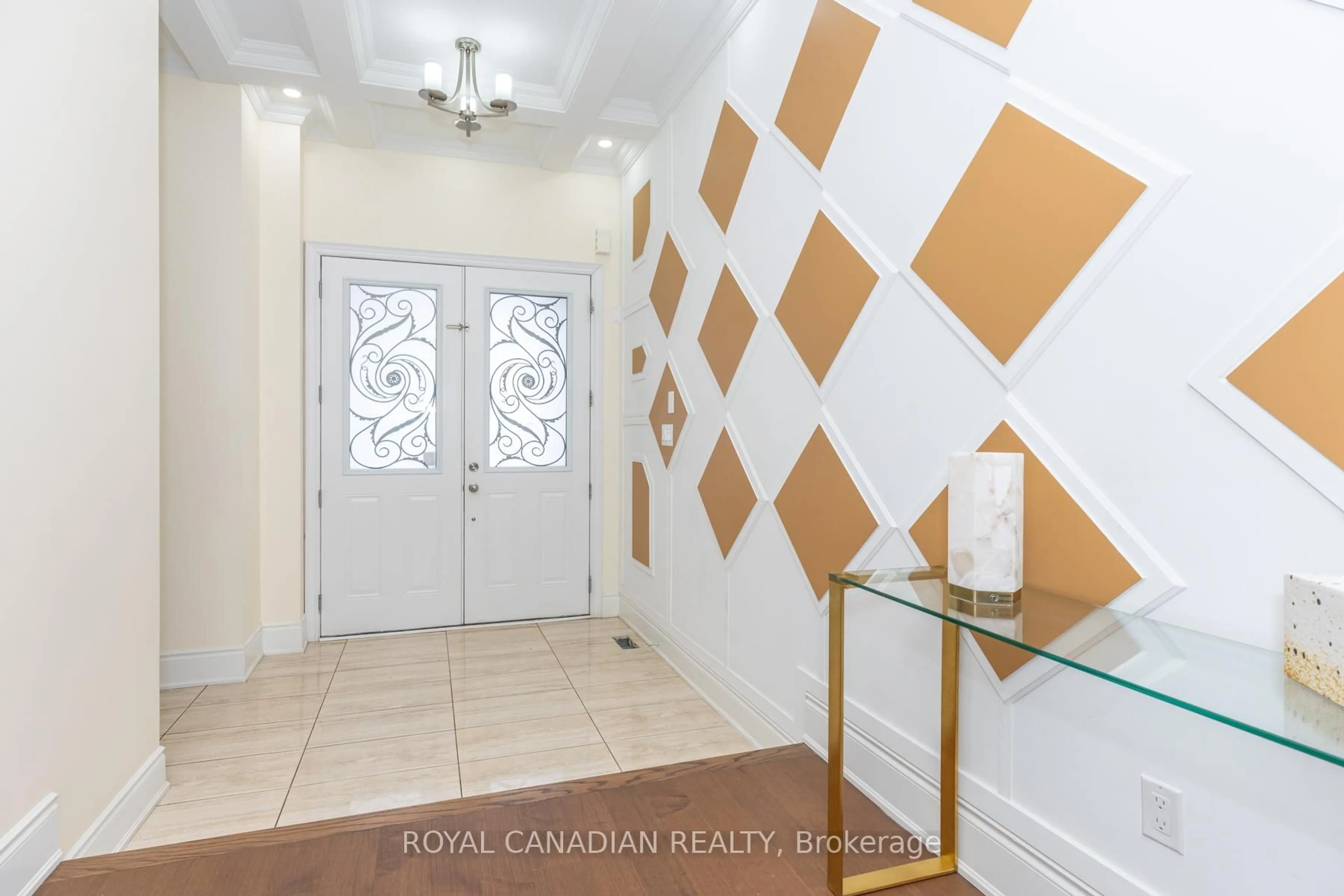 Indoor entryway for 24 Buttonwood Rd, Brampton Ontario L6P 4J8