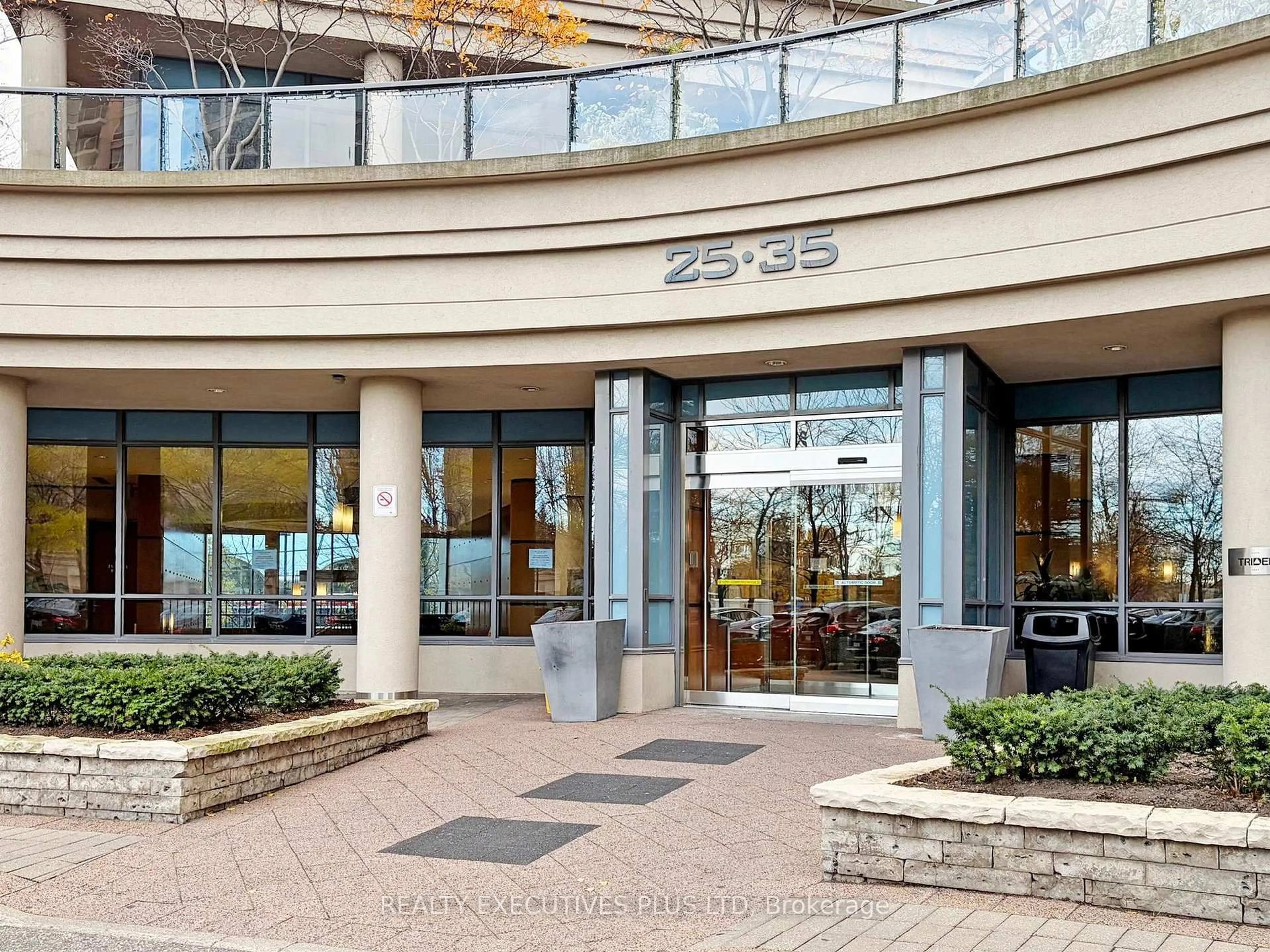 Indoor foyer for 35 Viking Lane #1436, Toronto Ontario M9B 0A2