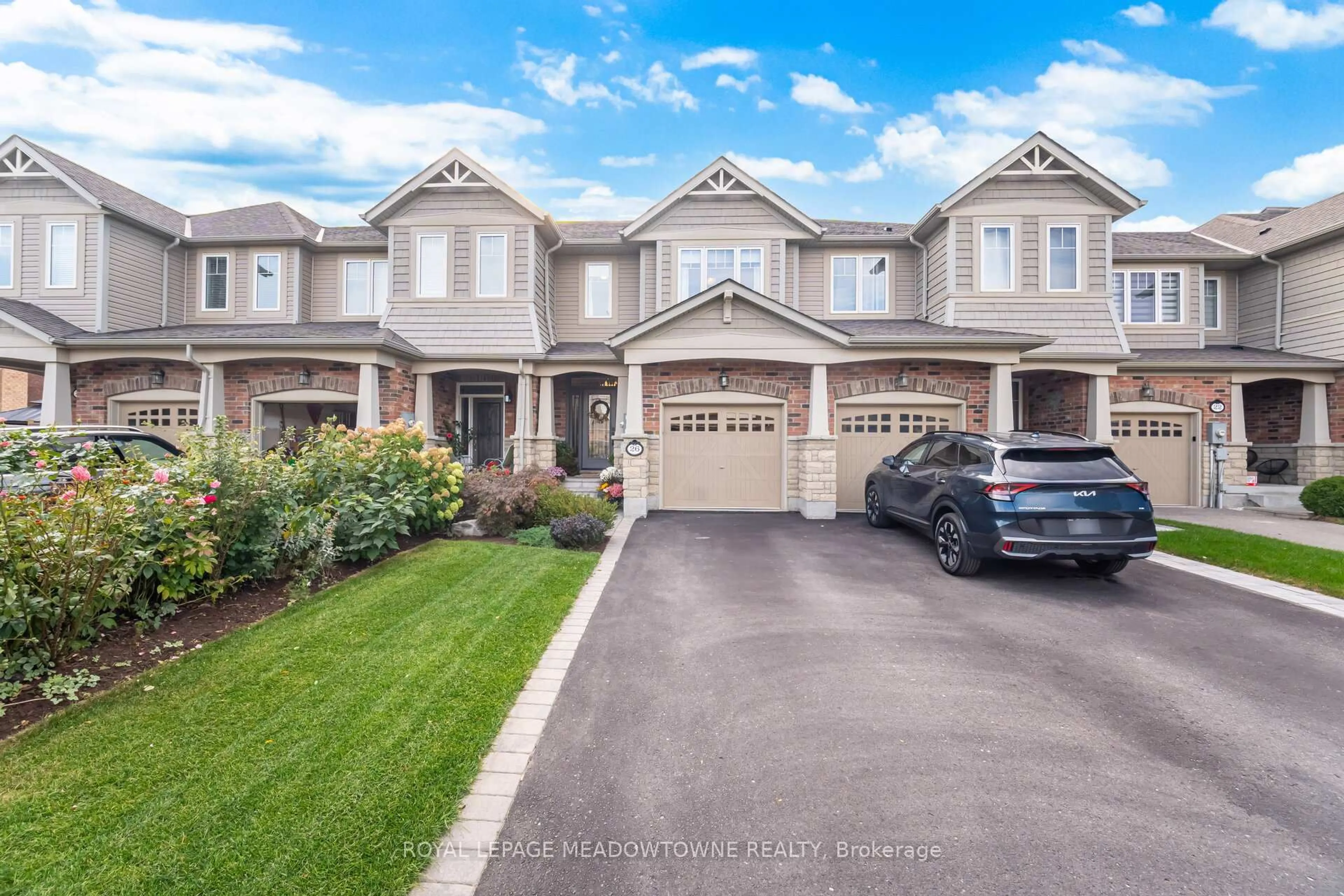 A pic from outside/outdoor area/front of a property/back of a property/a pic from drone, street for 26 Vinewood Rd, Caledon Ontario L7C 4A9