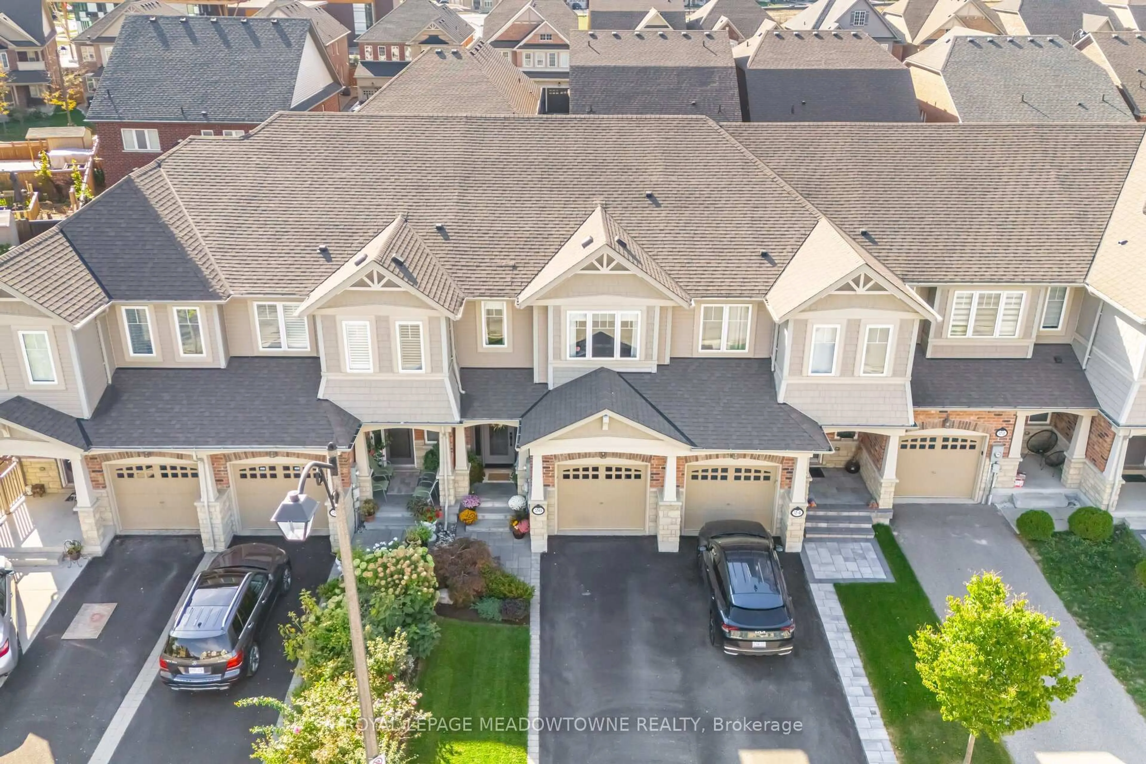 A pic from outside/outdoor area/front of a property/back of a property/a pic from drone, street for 26 Vinewood Rd, Caledon Ontario L7C 4A9