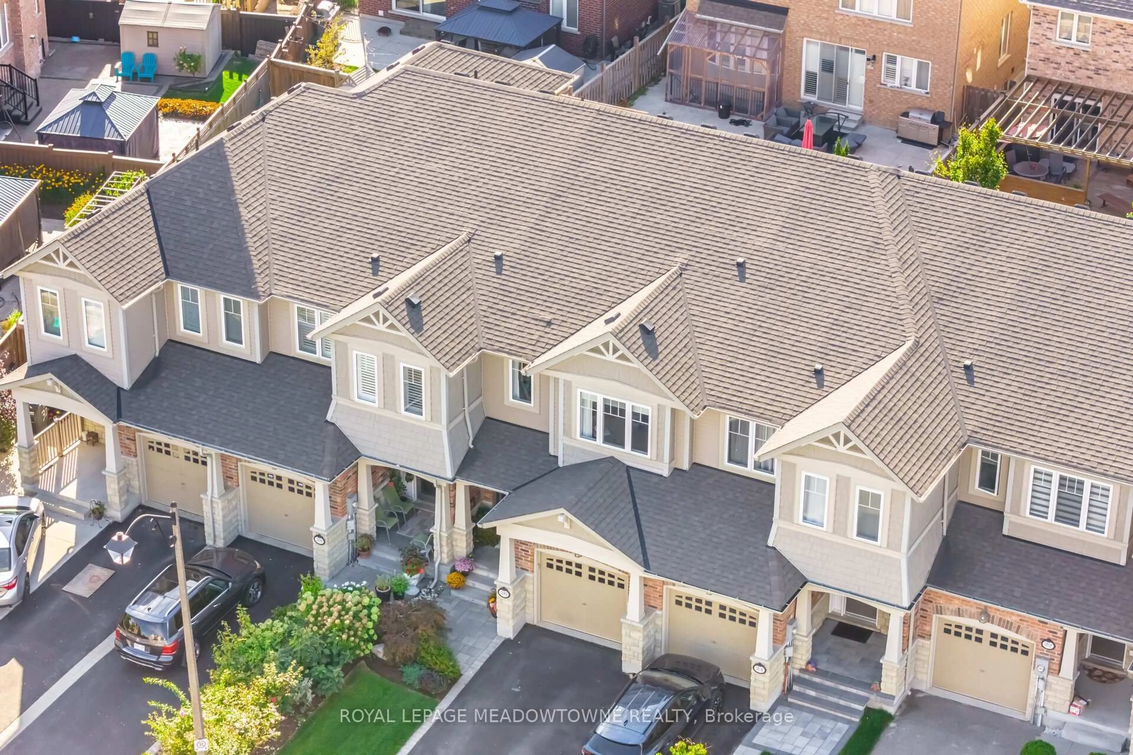 A pic from outside/outdoor area/front of a property/back of a property/a pic from drone, street for 26 Vinewood Rd, Caledon Ontario L7C 4A9